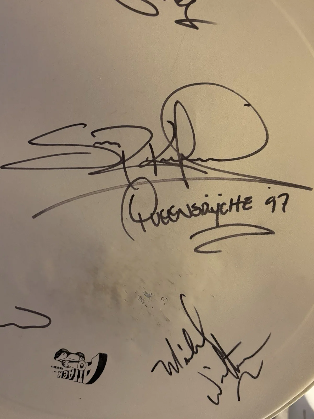 Queensrÿche 1997 drumhead signed (Geoff Tate), image 3