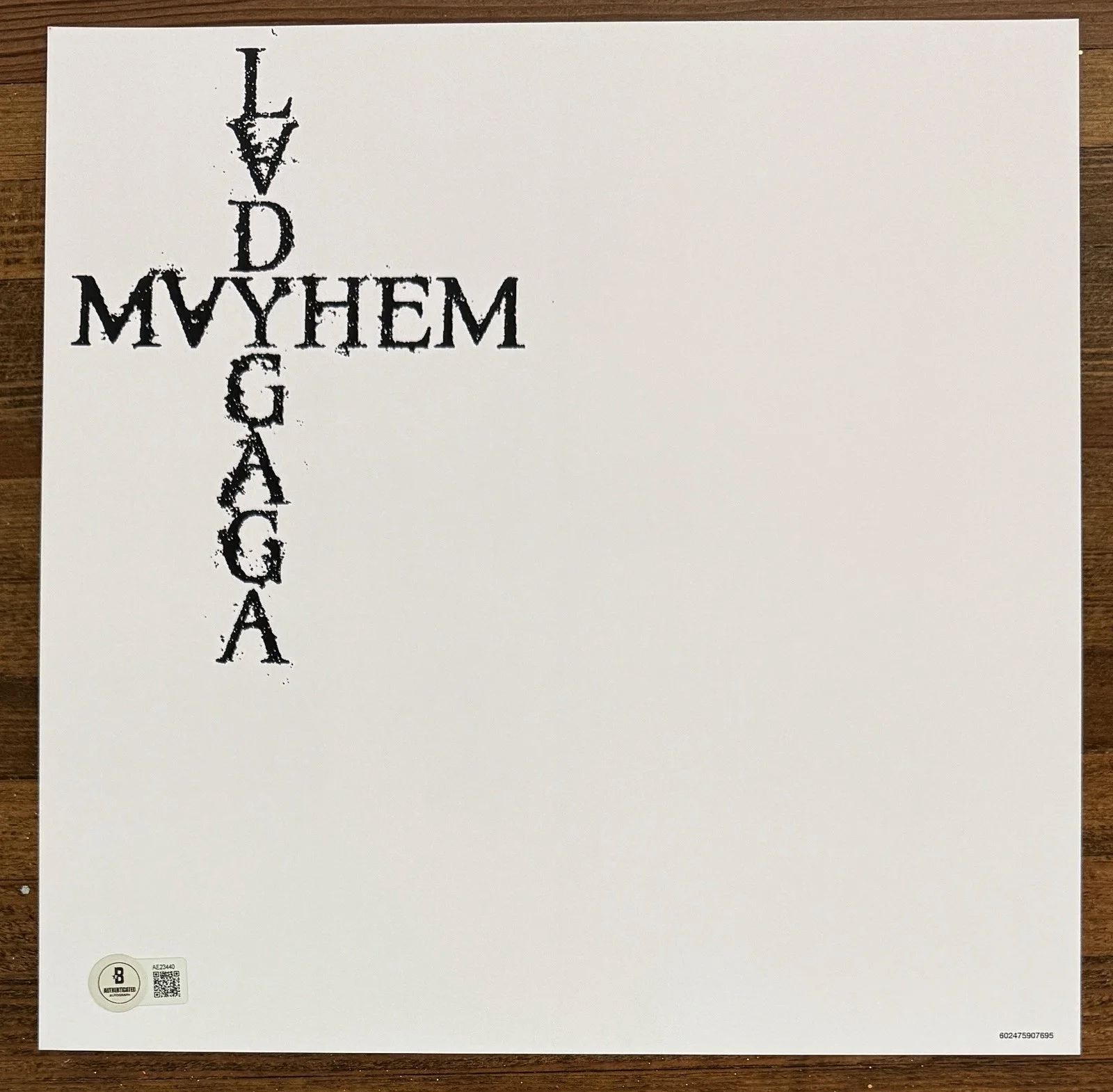 Lady Gaga — LADY GAGA SIGNED W/ HEART MAYHEM ALTERNATE PHOTO CARD & VINYL LP BECKETT BAS COA, изображение 4