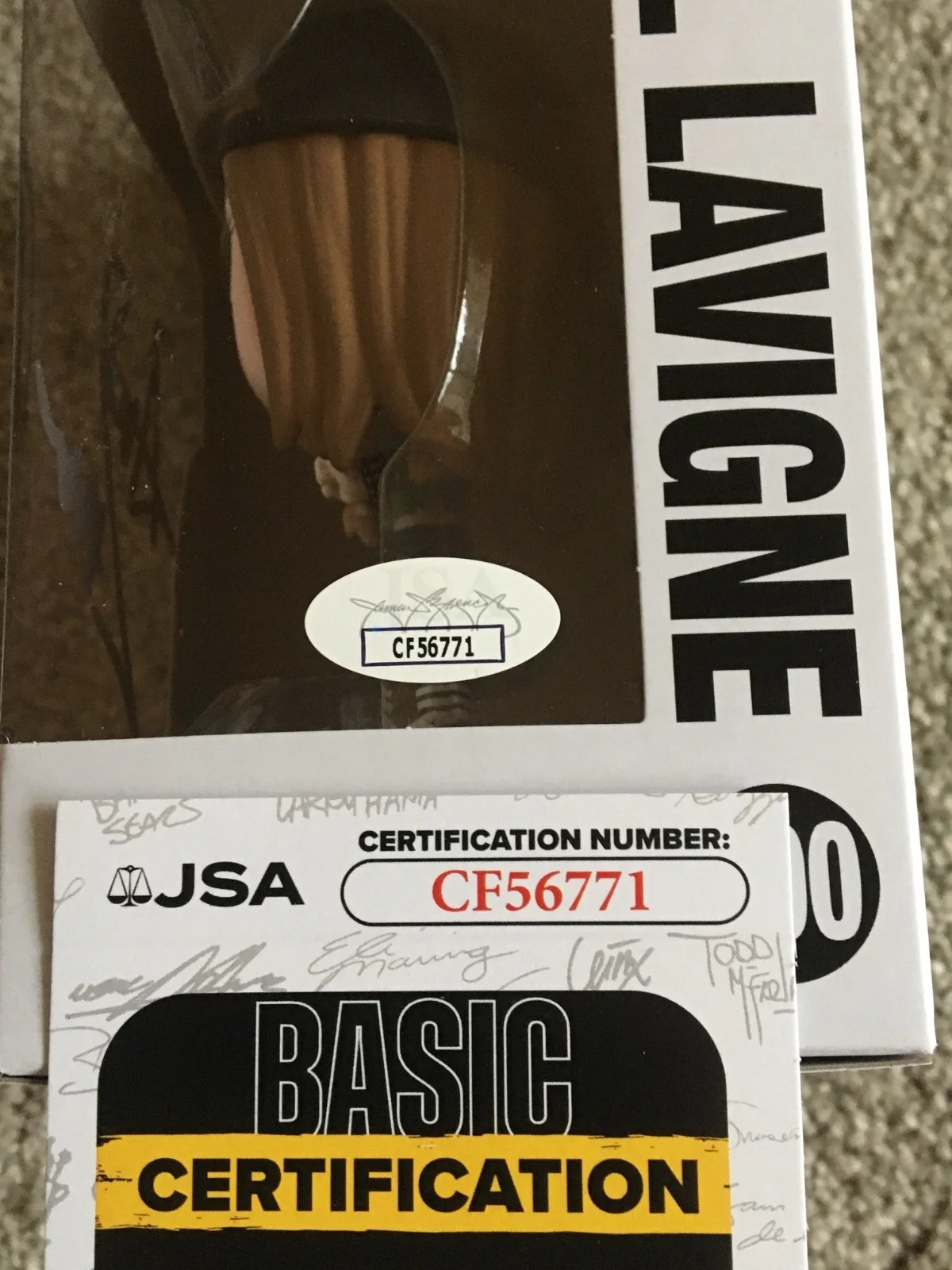 Avril Lavigne Signed Funko Pop 390 JSA COA RARE AUTOGRAPH ! No Vinyl CD, image 3