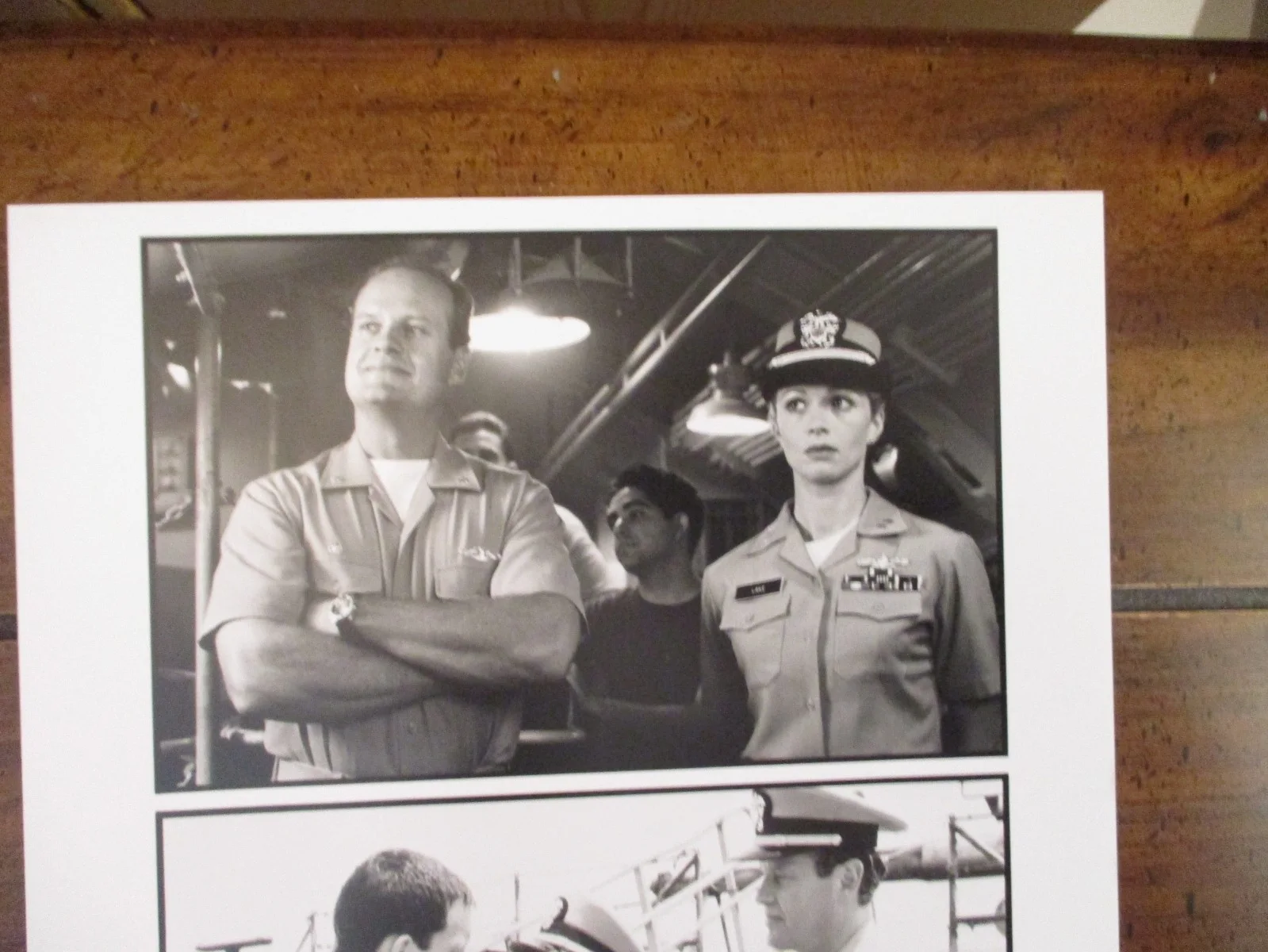 Lauren Holly/Bradford Tatum/Rob Schneider(DOWN PERISCOPE)1996 8 x 10 B & W Photo, изображение 2