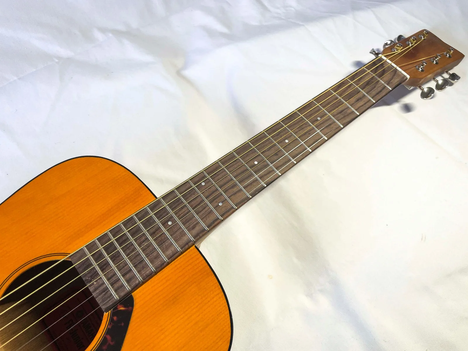 Neil Young Heart of Gold SIGNED ON BODY Yamaha 3/4 Scale Acoustic Guitar JSA, изображение 4