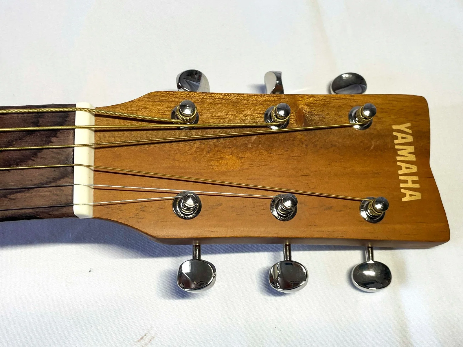 Neil Young Heart of Gold SIGNED ON BODY Yamaha 3/4 Scale Acoustic Guitar JSA, изображение 5