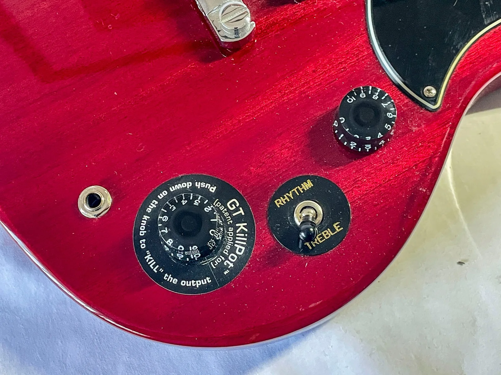Angus Young Guitarist SIGNED ON BODY Gibson Epiphone SG Guitar EXACT Proof JSA, изображение 4