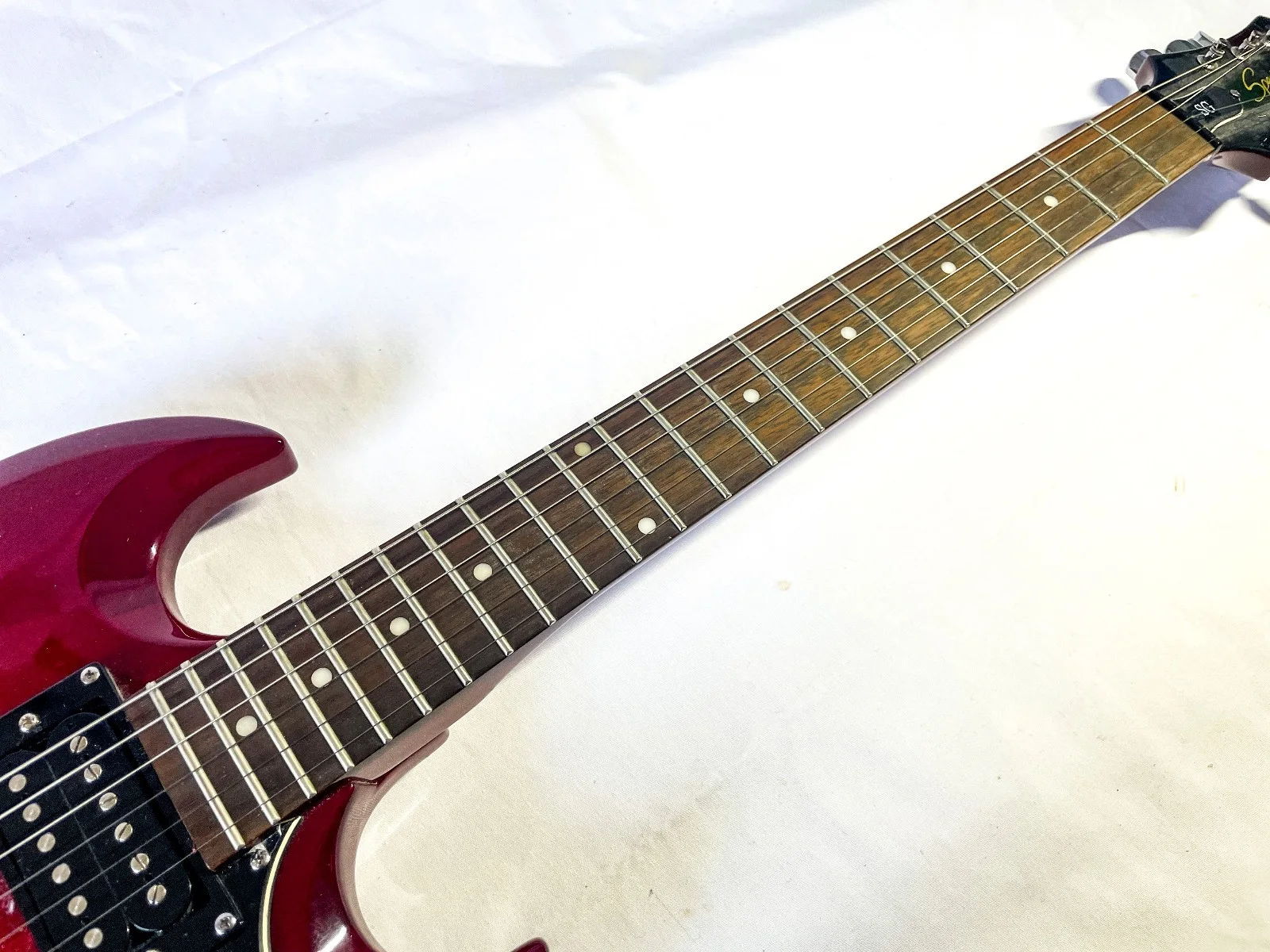 Angus Young Guitarist SIGNED ON BODY Gibson Epiphone SG Guitar EXACT Proof JSA, изображение 5