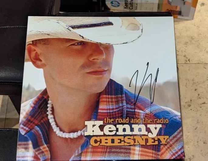 KENNY CHESNEY SIGNED THE ROAD AND THE RADIO VINYL RECORD LP COUNTRY JSA COA, изображение 3