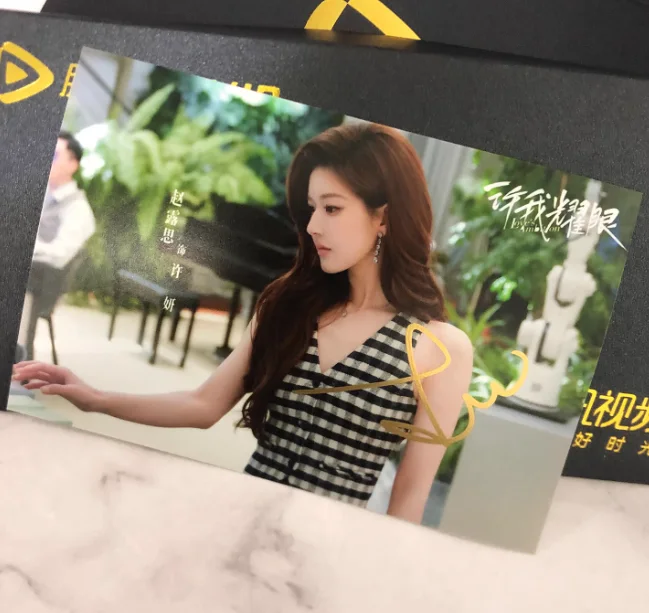 Zhaolusi 赵露思 Signature Photos of Celebrities Around Postcard, изображение 5
