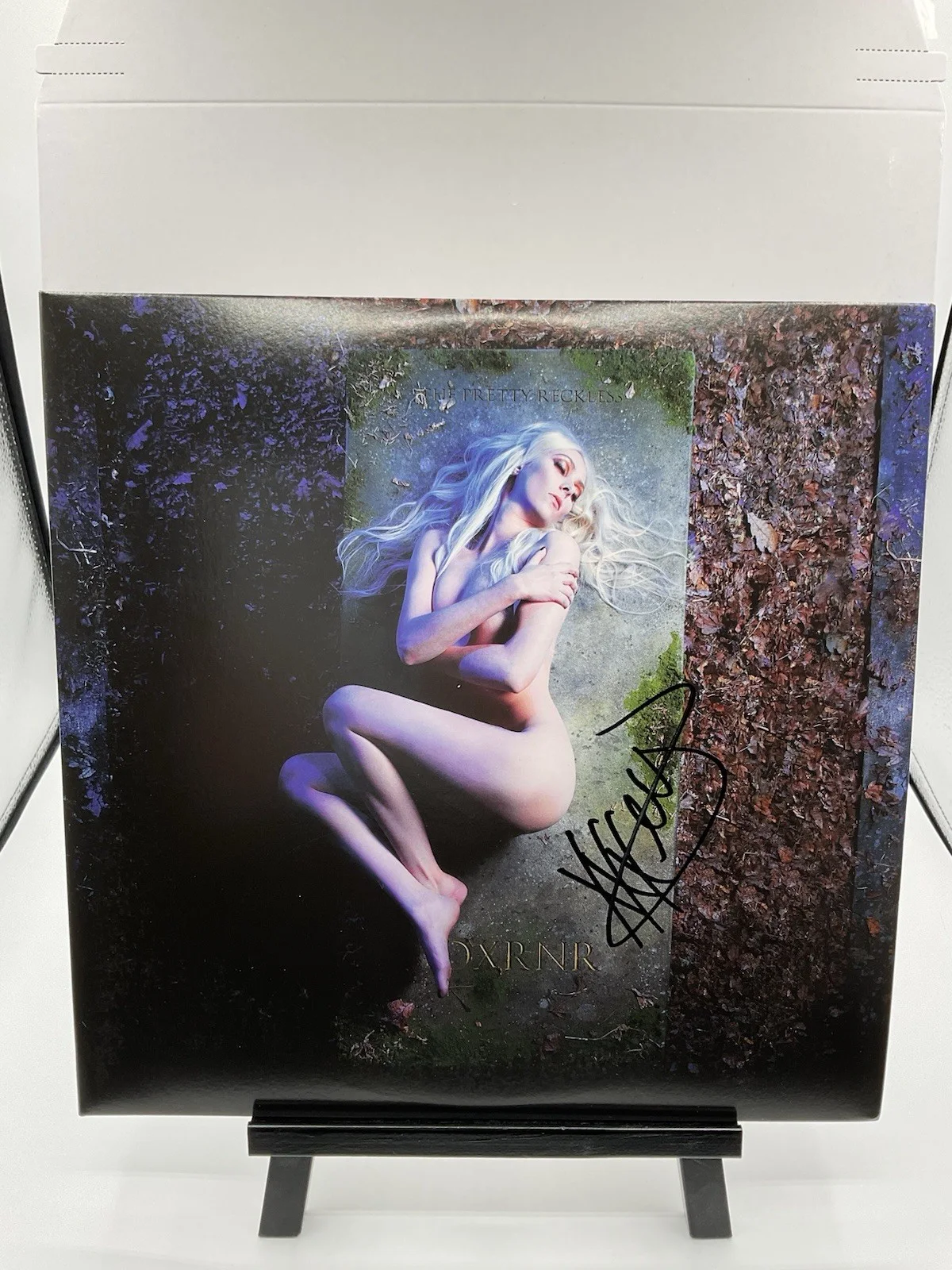 Taylor Momsen — Taylor Momsen Signed Album Pretty Reckless signed Vinyl BAS DXRNR signed album