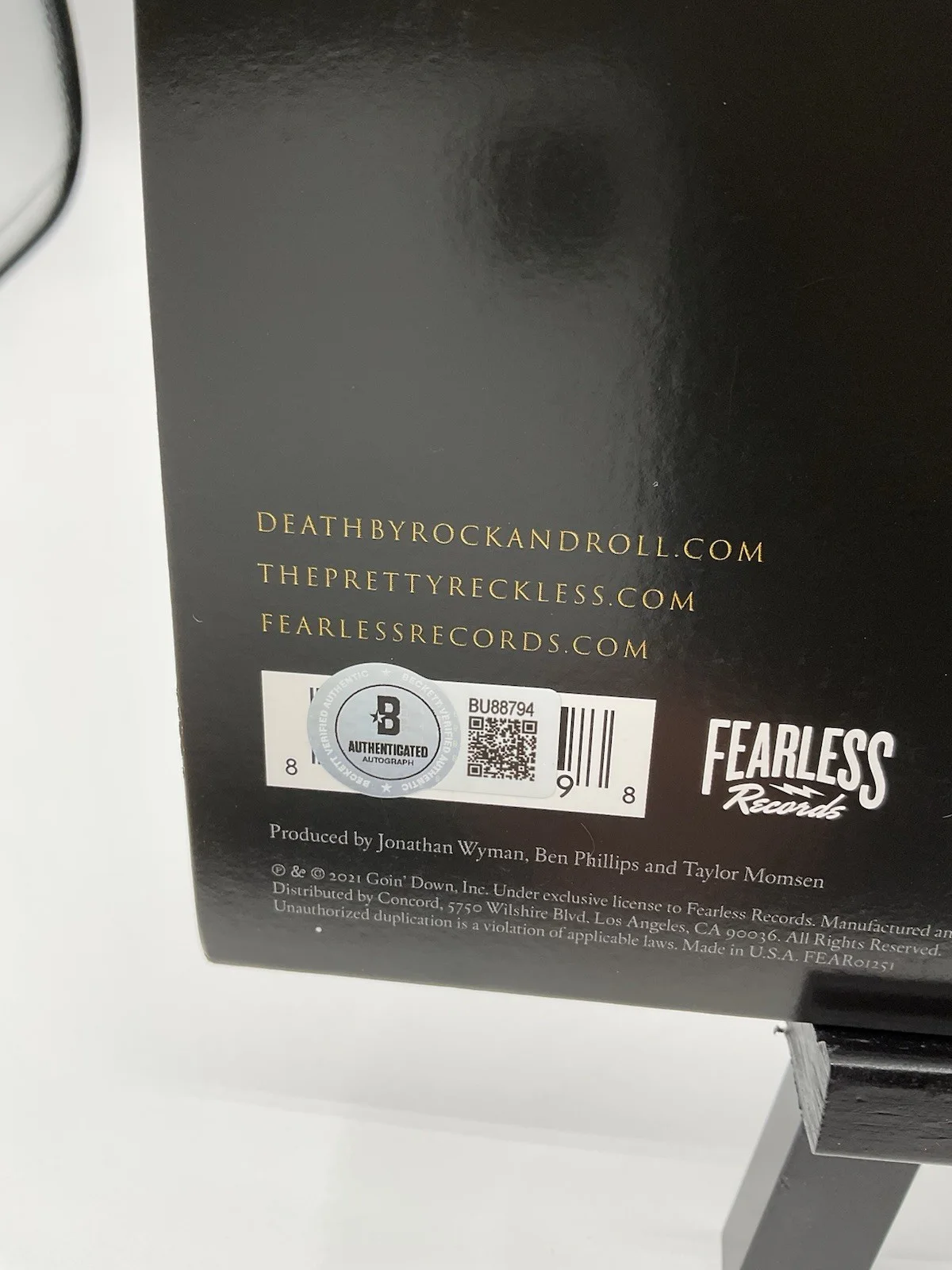 Taylor Momsen — Taylor Momsen Signed Album Pretty Reckless signed Vinyl BAS DXRNR signed album, изображение 3