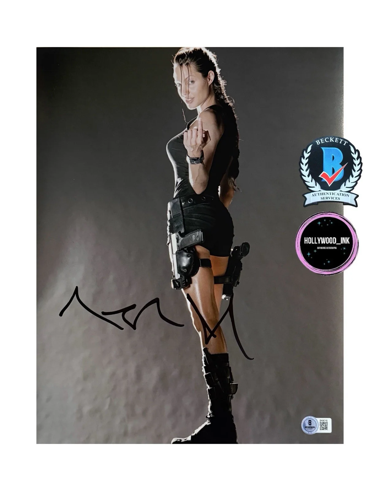 Angelina Jolie — ANGELINA JOLIE SIGNED AUTOGRAPHED 11x14 TOMB RAIDER BECKETT BN96745