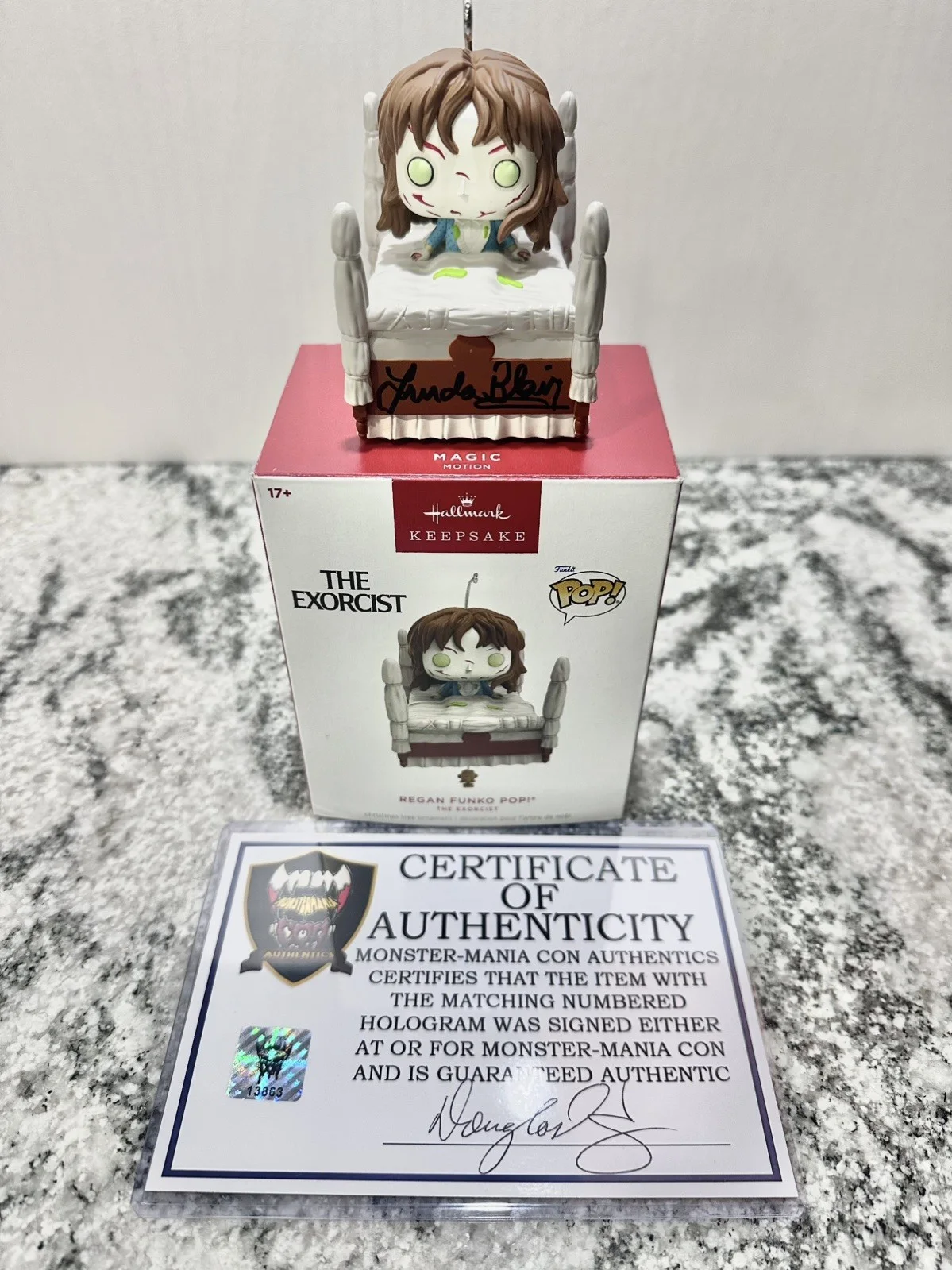 Linda Blair — Exorcist Regan Spinning Head Hallmark/Funko Ornament Signed Linda Blair with COA, изображение 4