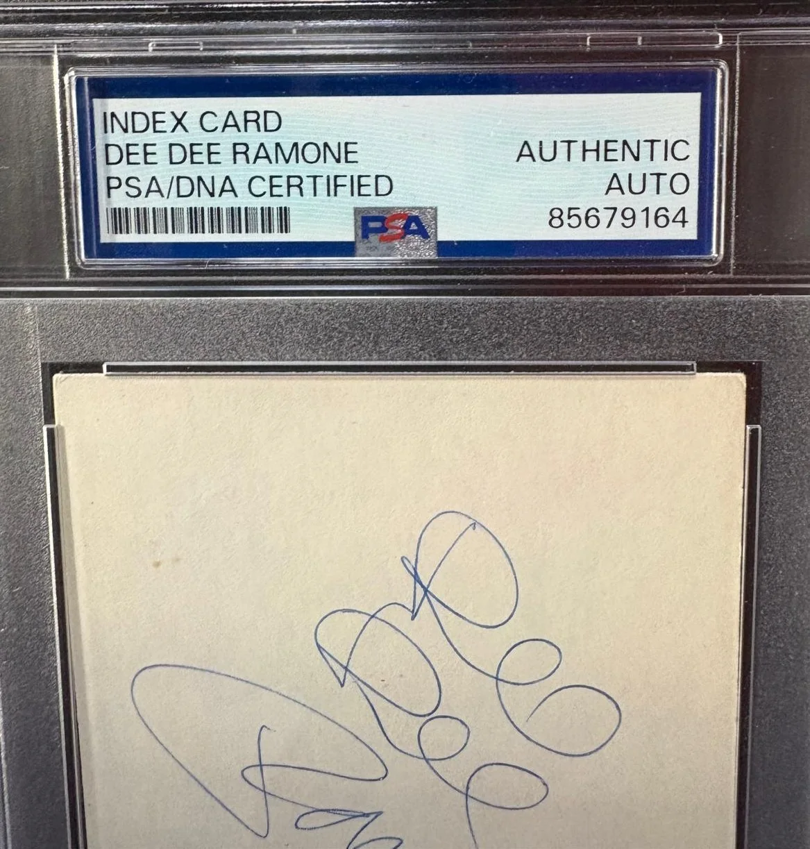 Dee Dee Ramone — DEE DEE RAMONE SIGNED INDEX CARD PSA ENCAPSULATED THE RAMONES ROCKAWAY BEACH, изображение 2