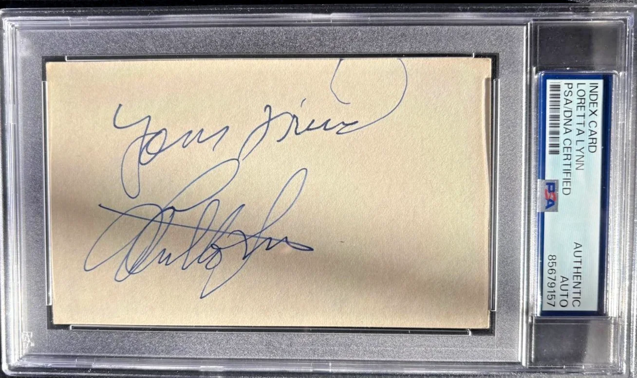 Loretta Lynn — LORETTA LYNN SIGNED INDEX CARD PSA ENCAPSULATED THE PILL BACK TO COUNTRY A