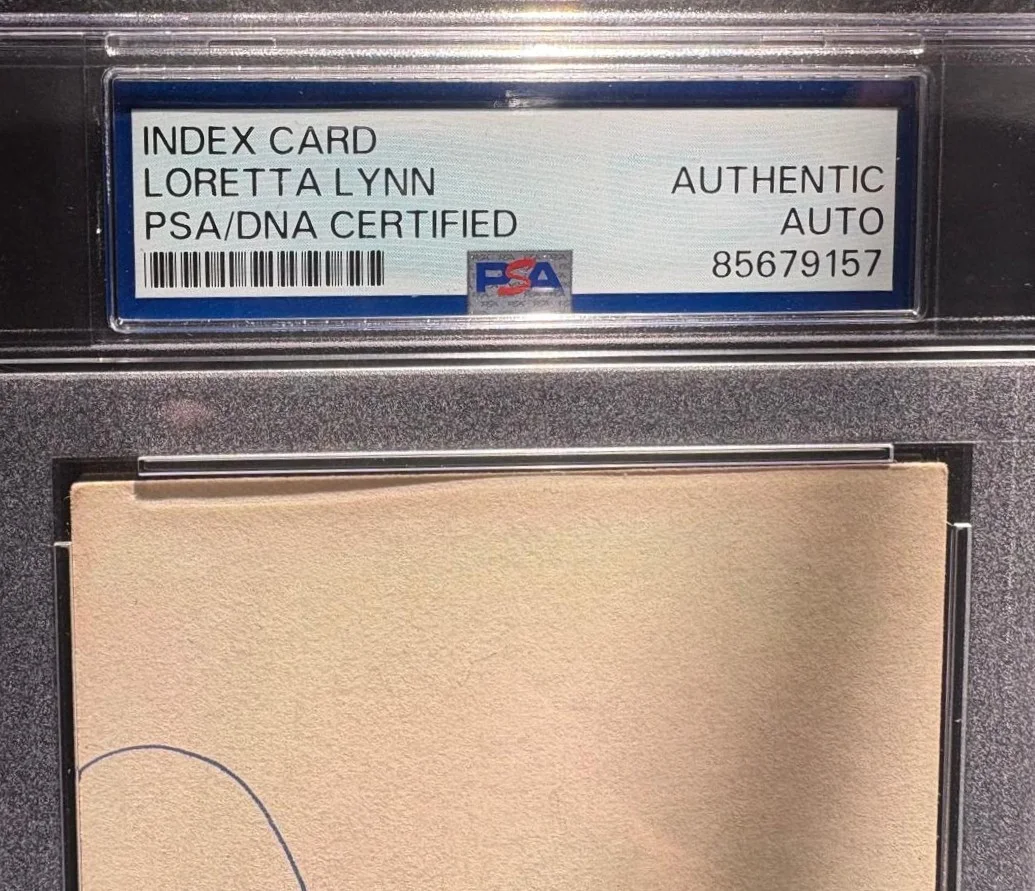 Loretta Lynn — LORETTA LYNN SIGNED INDEX CARD PSA ENCAPSULATED THE PILL BACK TO COUNTRY A, изображение 2