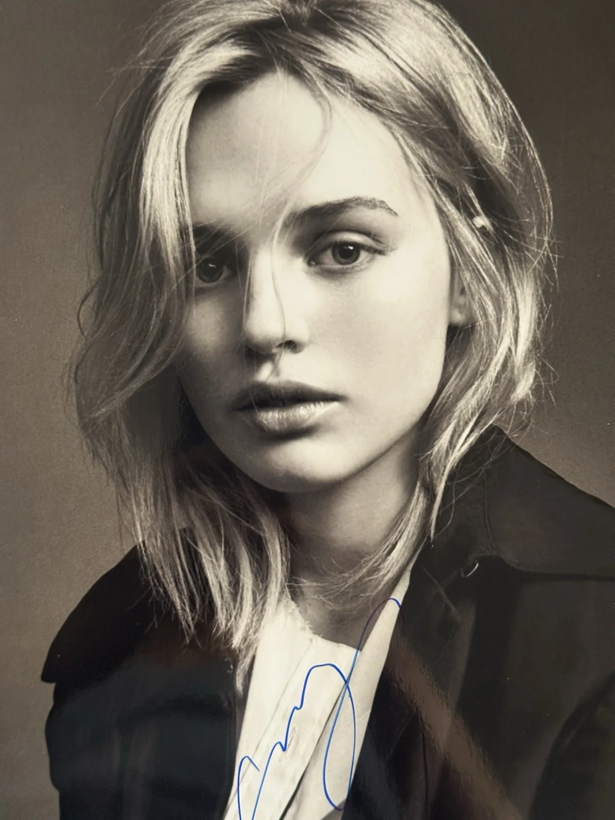 Odessa Young — Odessa Young signed 8x10 Photo In Person. Springsteen