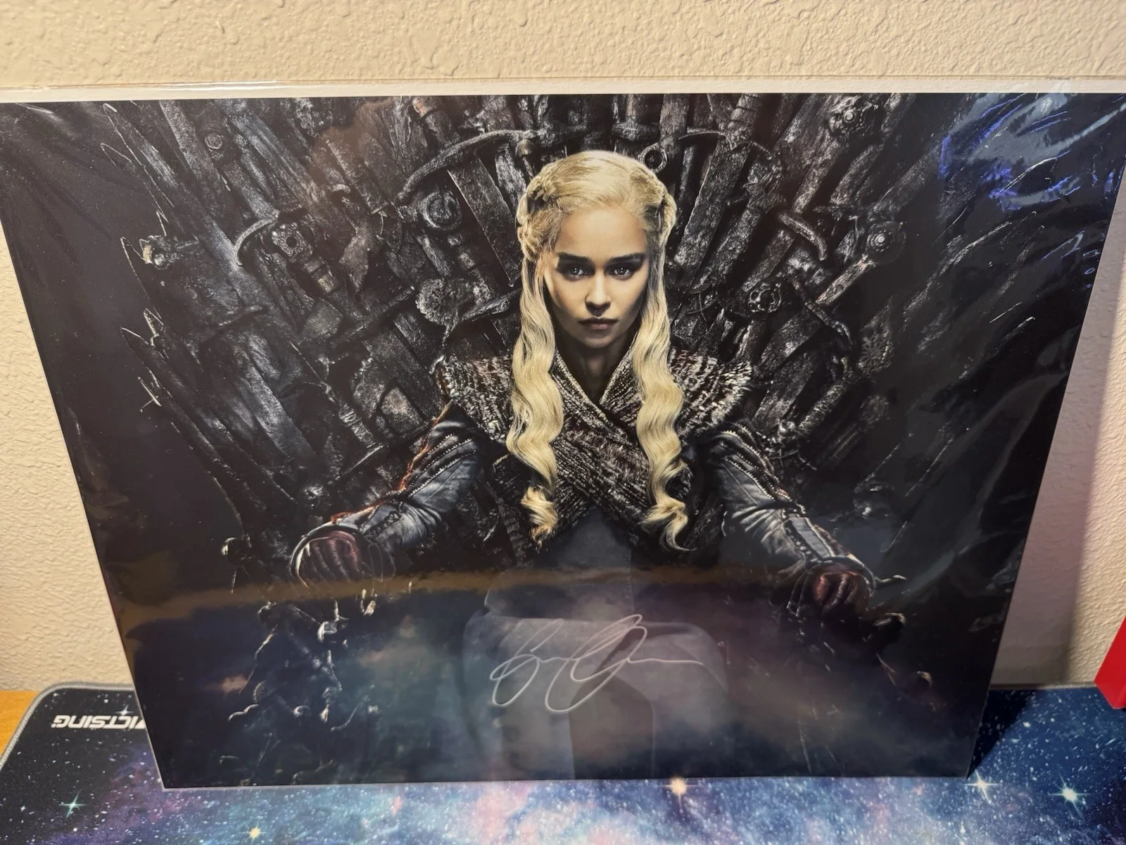 Emilia Clarke — Emilia Clarke Autographed 16x20 Photo Game of Thrones BAS Beckett Witnessed