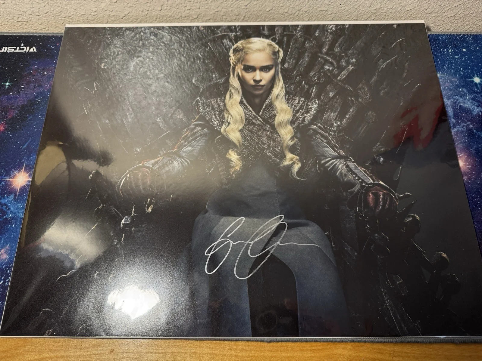 Emilia Clarke — Emilia Clarke Autographed 16x20 Photo Game of Thrones BAS Beckett Witnessed, изображение 2