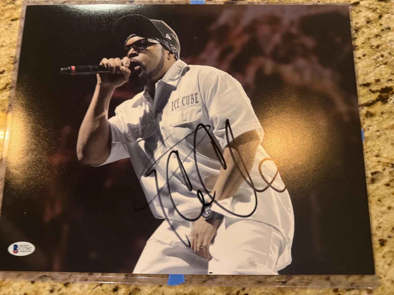 ICE CUBE — ICE CUBE SIGNED RAPPER NWA 11x14 PHOTO AUTHENTIC AUTOGRAPH WITH EXACT PROOF