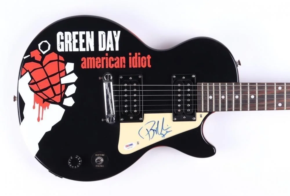 🎸 Green Day Signed Guitar – Authentic Autographs + COA – Rare Collector’s Item, изображение 2