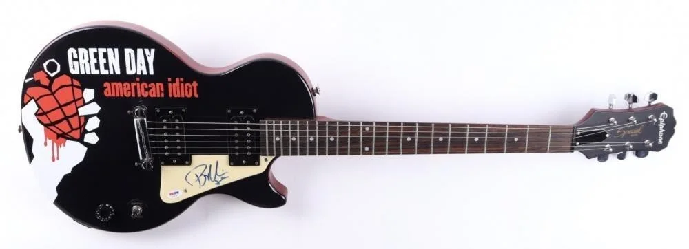 🎸 Green Day Signed Guitar – Authentic Autographs + COA – Rare Collector’s Item, изображение 3