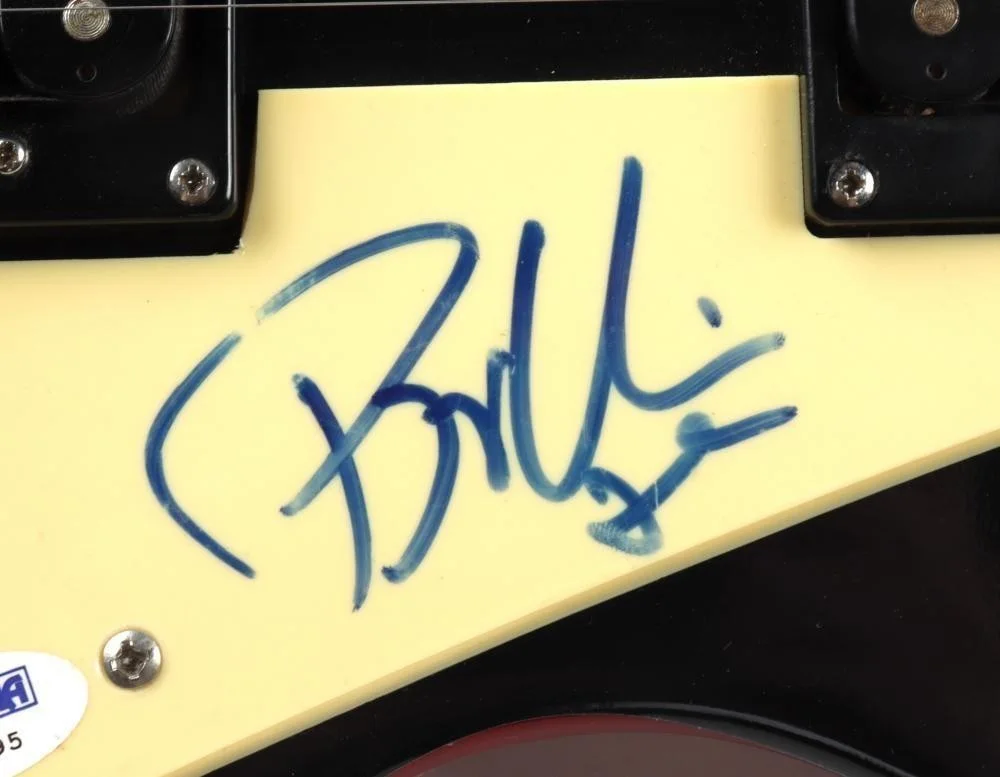 🎸 Green Day Signed Guitar – Authentic Autographs + COA – Rare Collector’s Item, изображение 4