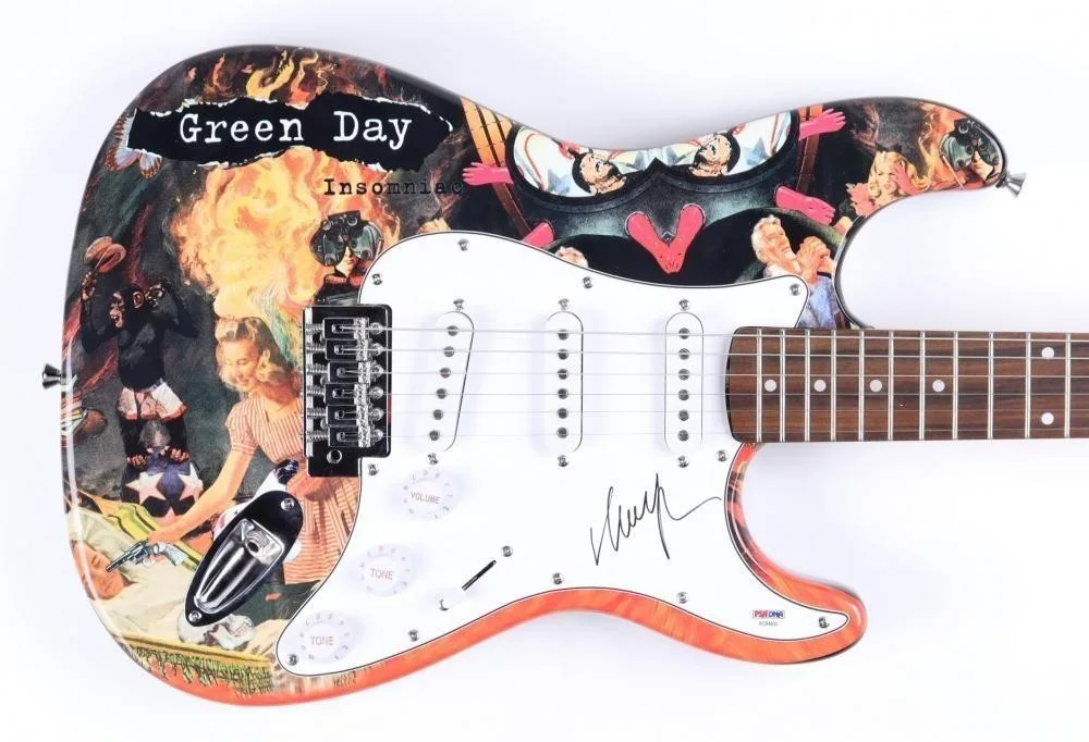 🎸 Green Day Signed Guitar – Authentic Autographs + COA – Rare Collector’s Item, изображение 5