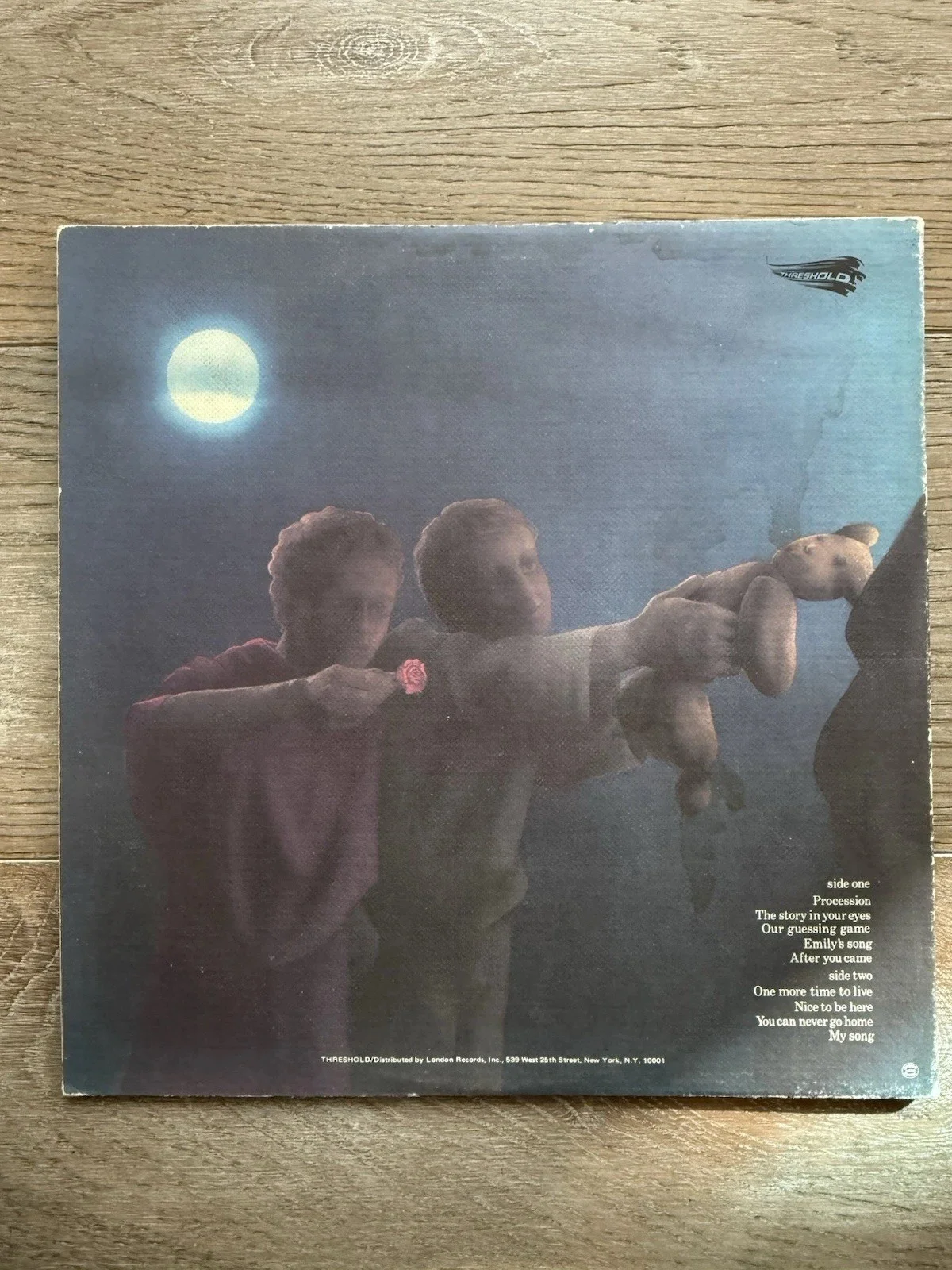 Moody Blues autographed (by 4) album cover, изображение 2