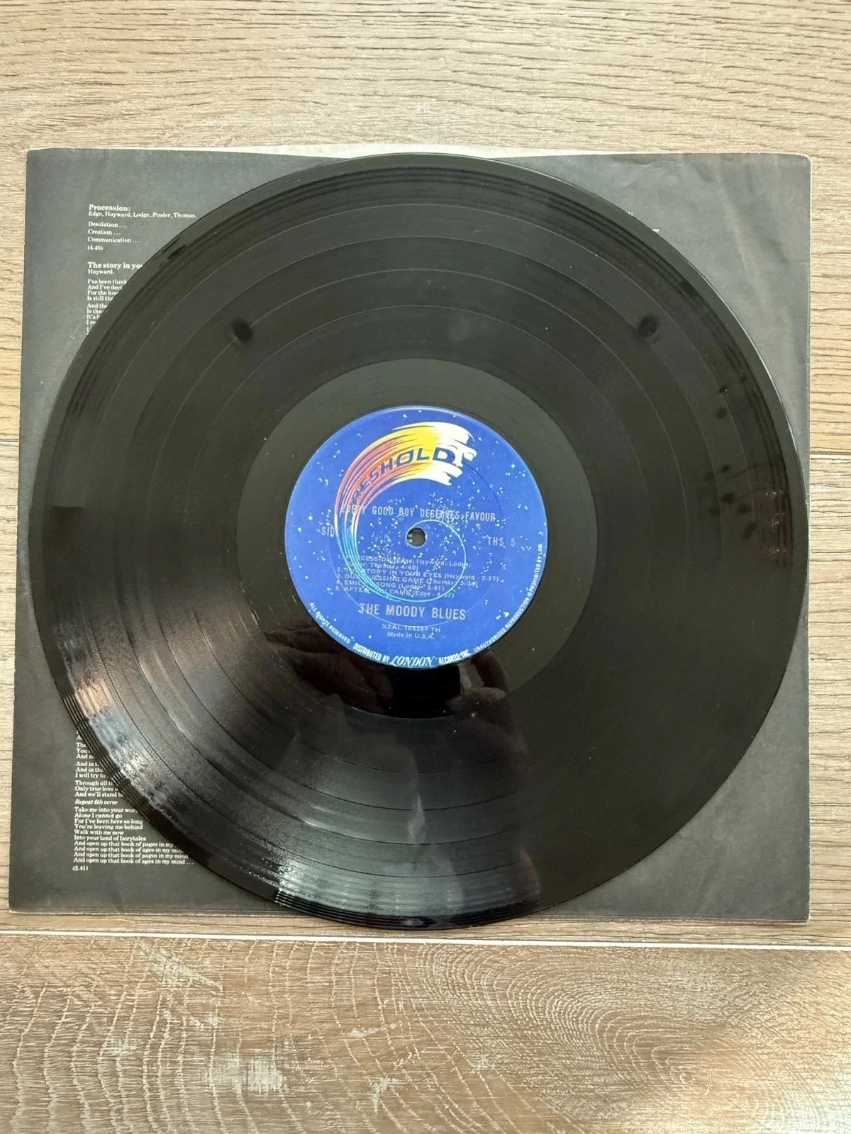 Moody Blues autographed (by 4) album cover, изображение 3