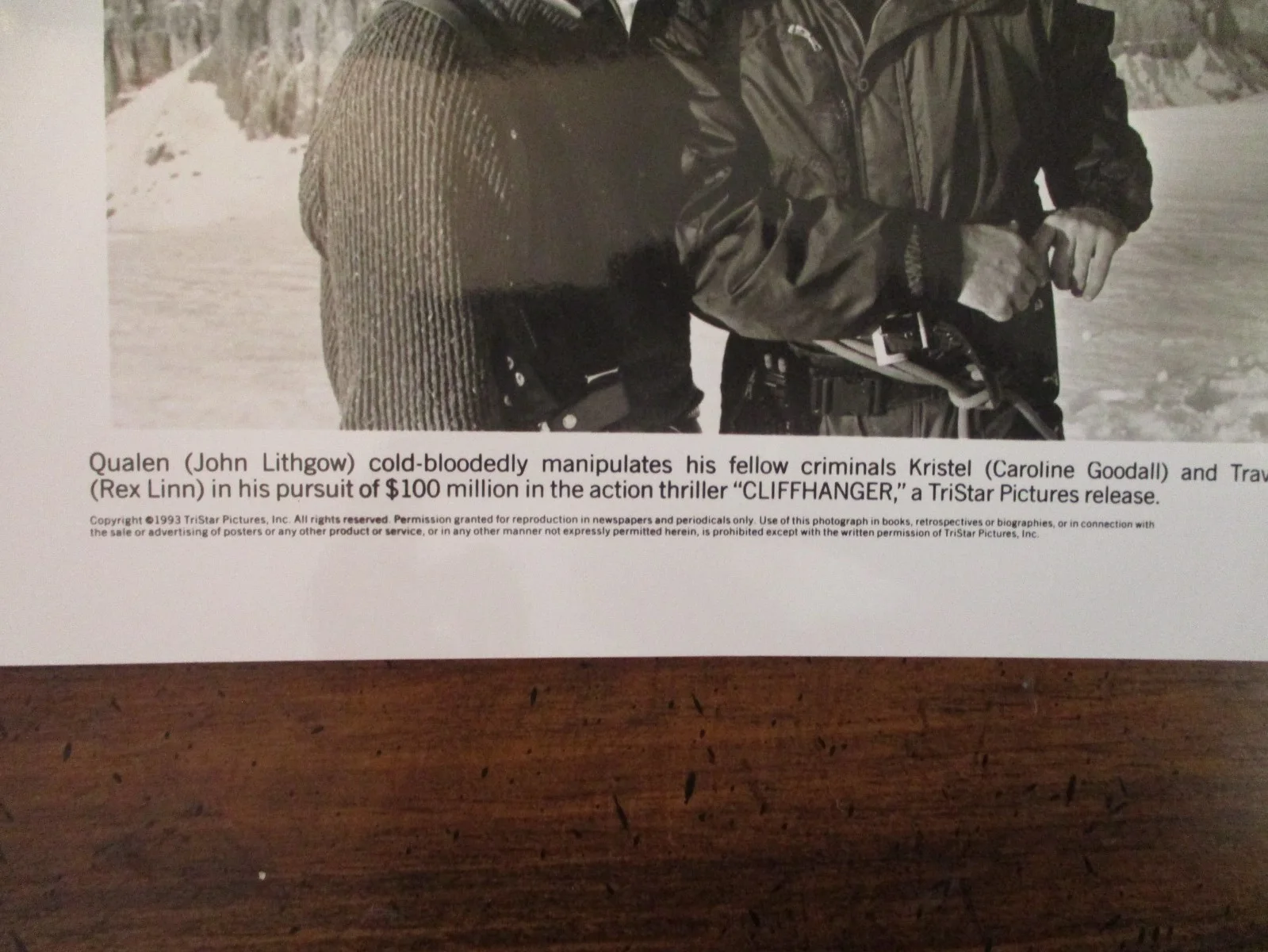Caroline Goodall/Rex Linn/John Lithgow(CLIFFHANGER)1993 8 x 10 B & W Press Photo, изображение 3