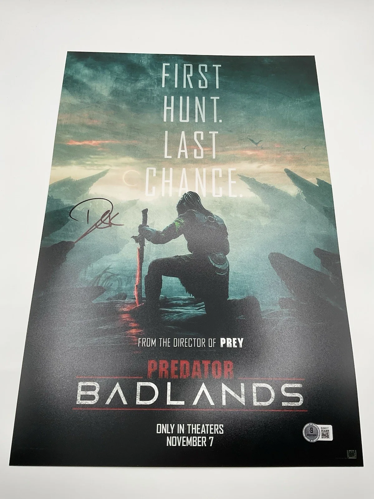 Dimitrius Schuster-Koloamatangi — Dimitrius Schuster-Koloamatangi signed photo Predator Badlands signed 12x18 BAS