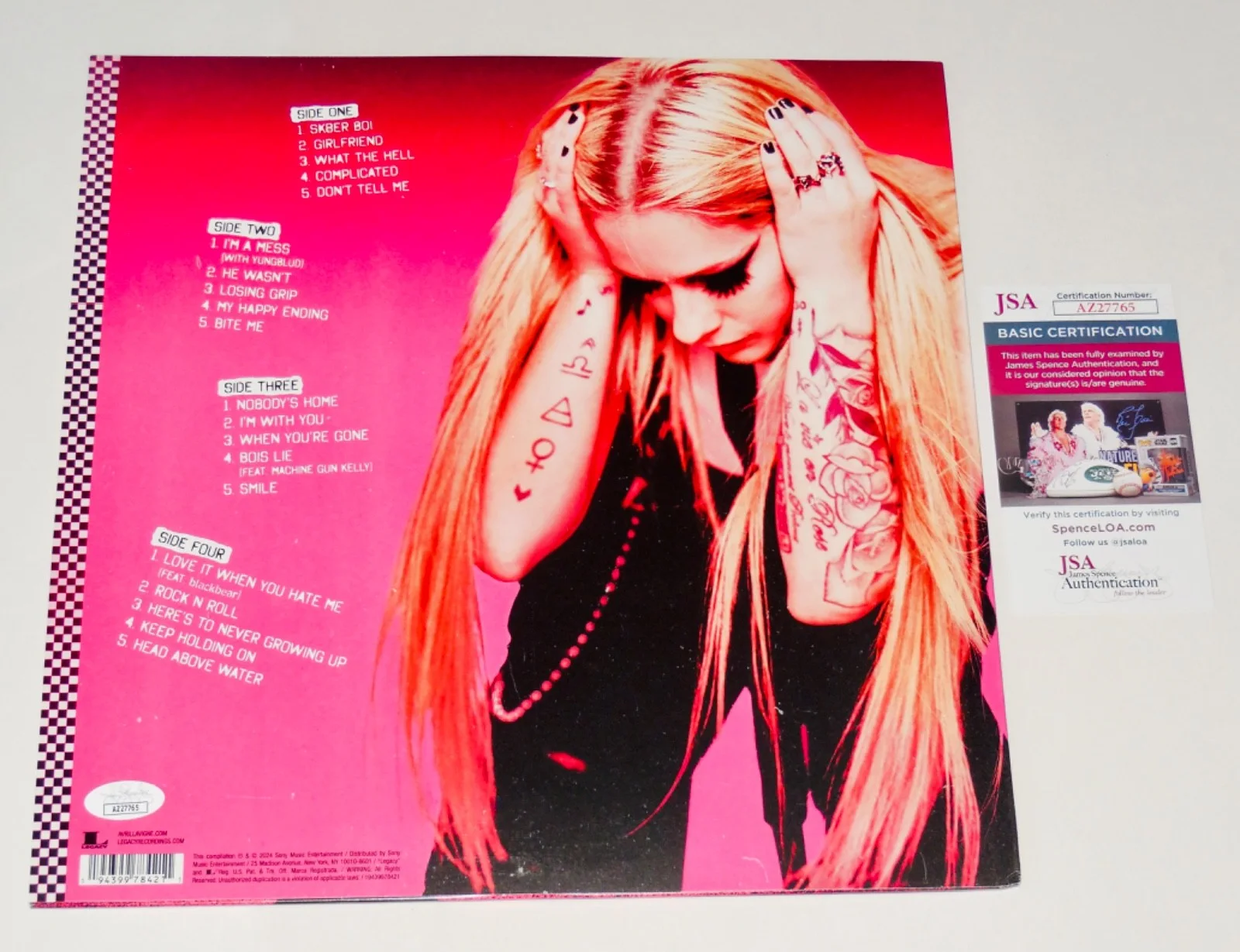 AVRIL LAVIGNE AUTOGRAPHED VINYL RECORD ALBUM (GREATEST HITS) - JSA COA!, image 3