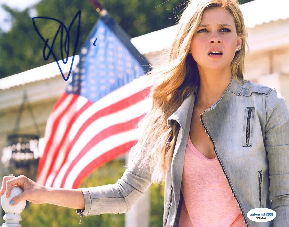 Nicola Peltz — Nicola Peltz "Transformers: Age of Extinction" AUTOGRAPH Signed 8x10 Photo ACOA