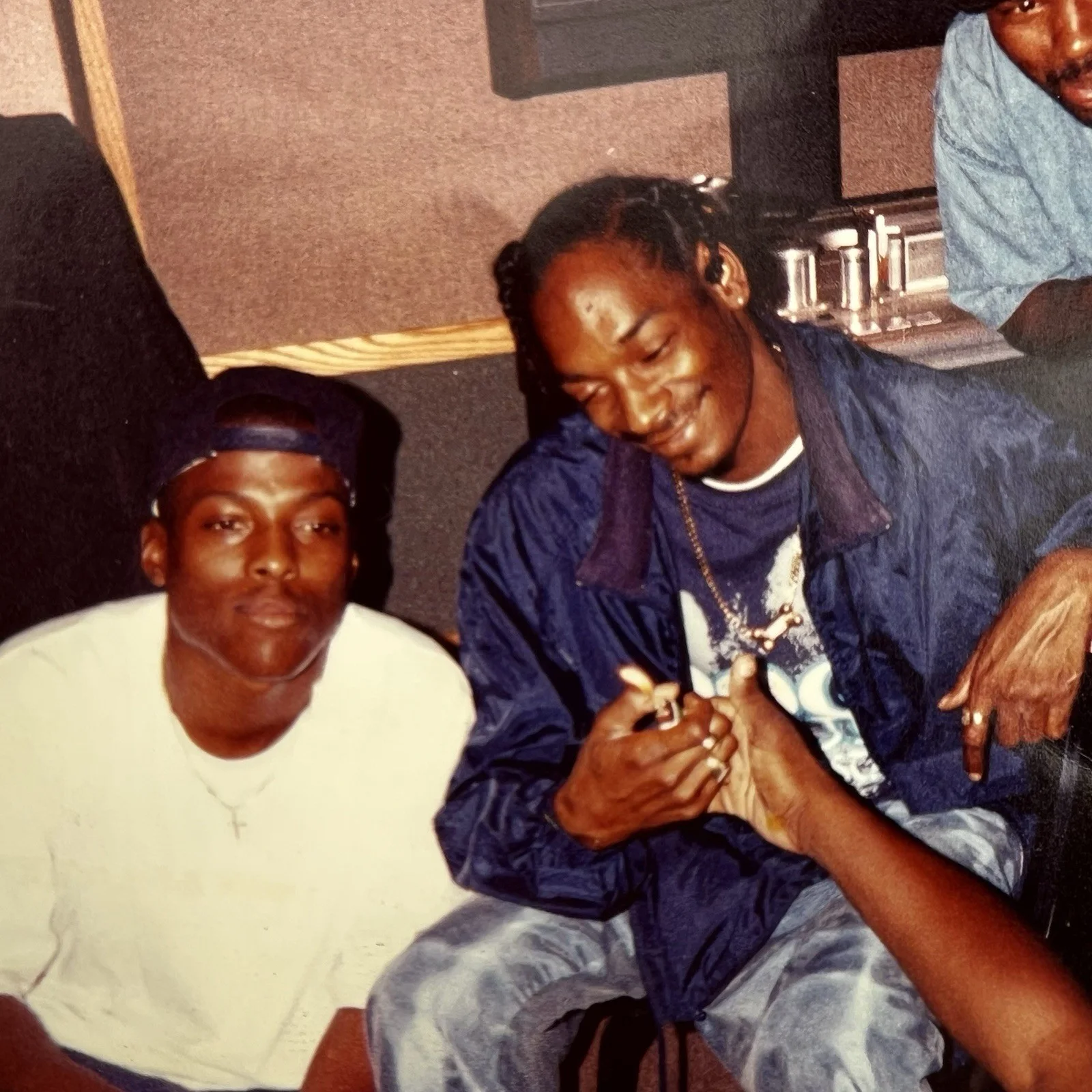 Signed unpublished photo of SNOOP DOG in the recording studio with Tha Dog Pound, изображение 2