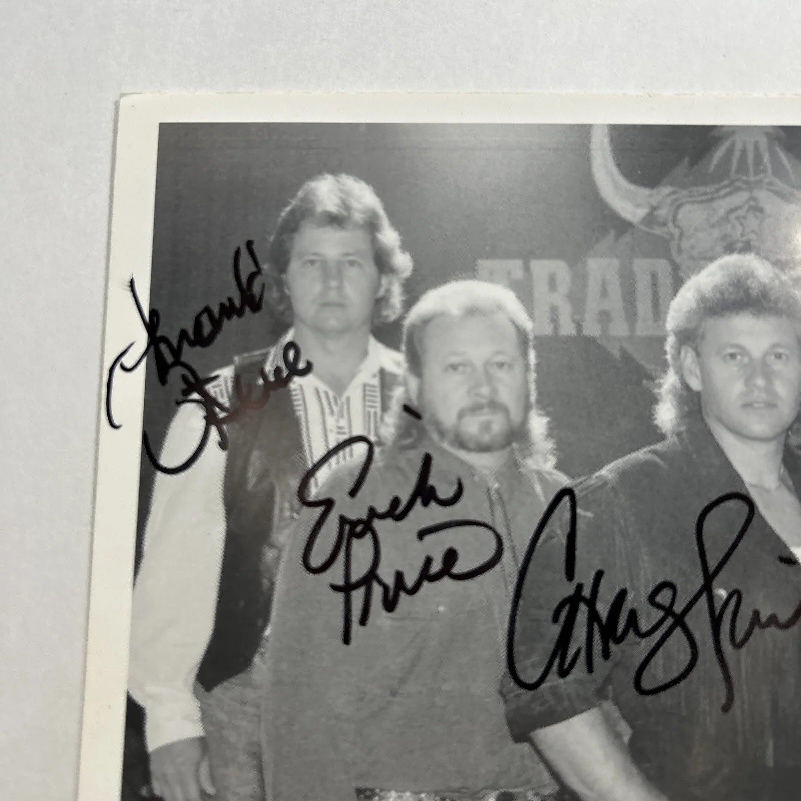 Trader-Price Music Band Vintage AUTOGRAPH SIGNED 10X8 PRESS PHOTO, изображение 2
