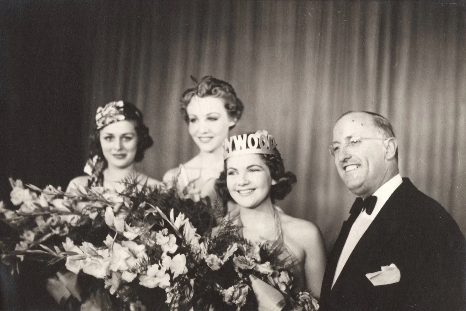 RARE 4PC 1934 ZIEGFELD MASTER ALFRED CHENEY JOHNSTON BEAUTY PAGENT PHOTO & BADGE, изображение 4