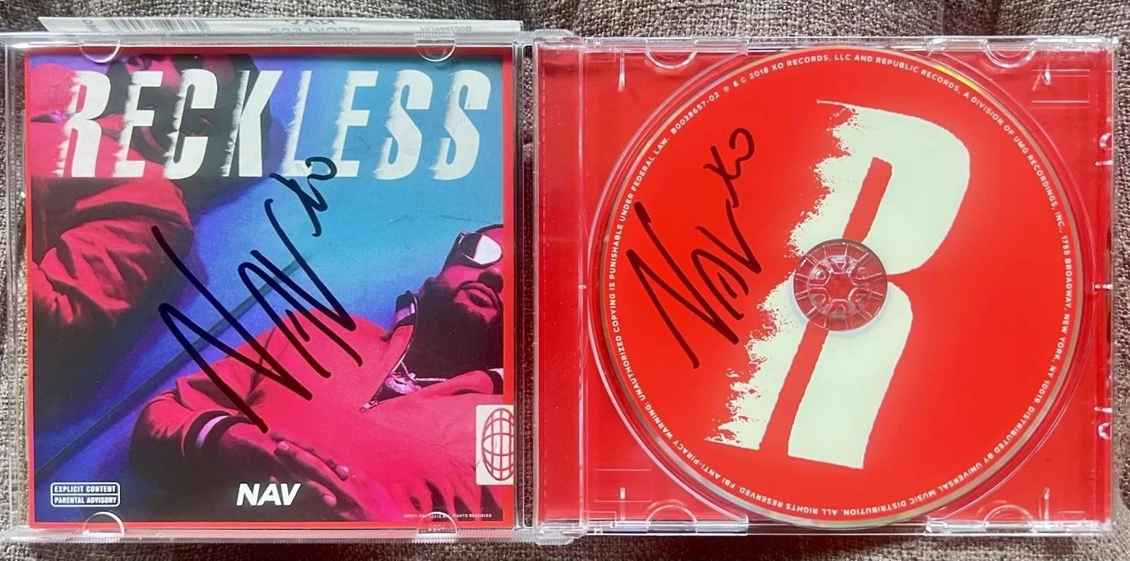 NAV SIGNED “RECKLESS” CD & ALBUM W/ EXACT PROOF TRAVIS SCOTT RAP AUTOGRAPH, изображение 3