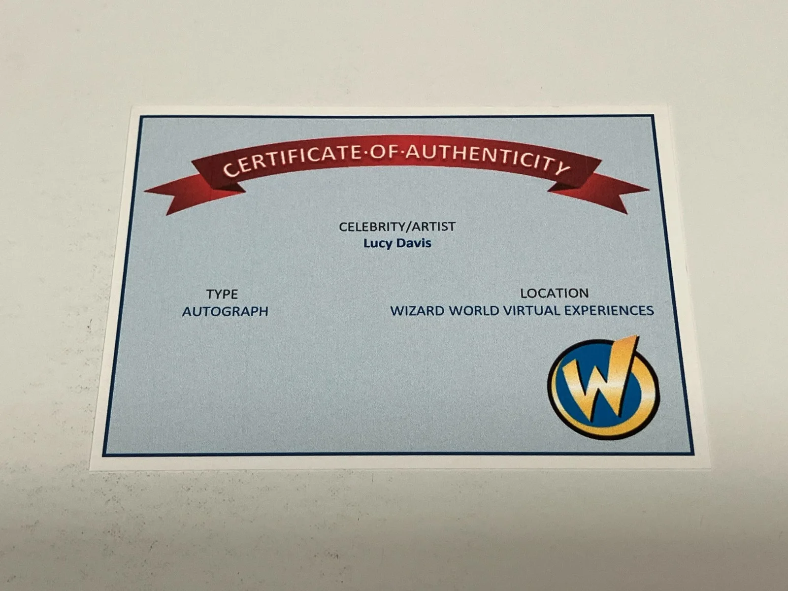 Lucy Davis — Chilling Adventures of Sabrina 23.75 x 16 Signed LUCY DAVIS Photo WIZARD WORLD, изображение 3