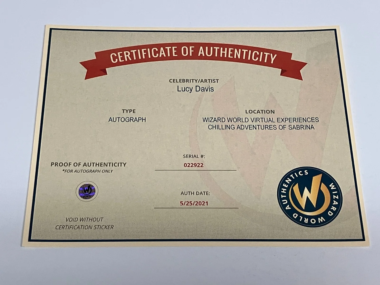 Lucy Davis — Chilling Adventures of Sabrina 23 x 16.5 Signed LUCY DAVIS Photo WIZARD WORLD, изображение 4