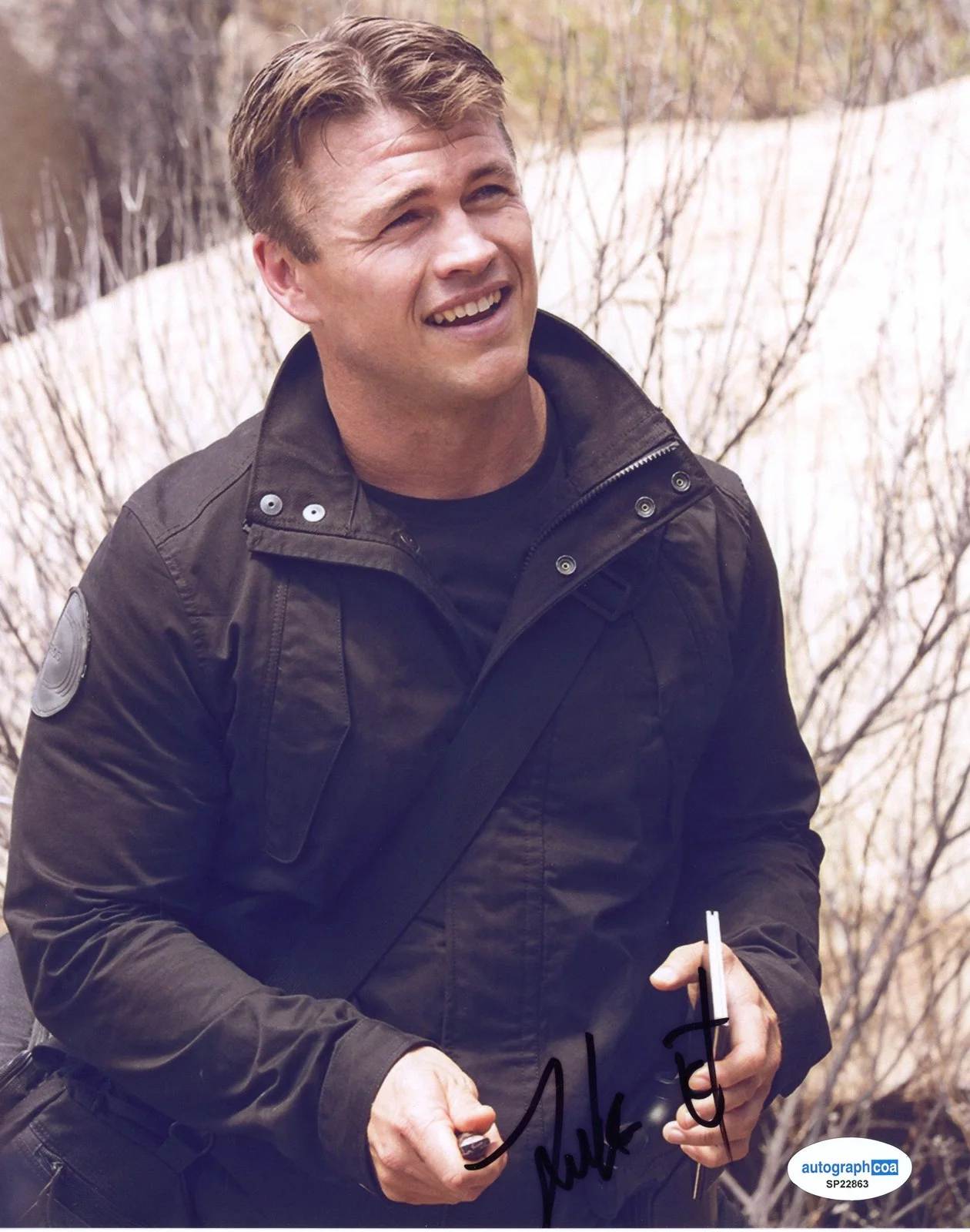 Luke Hemsworth — Luke Hemsworth "Westworld" AUTOGRAPH Signed 'Ashley Stubbs' 8x10 Photo B ACOA