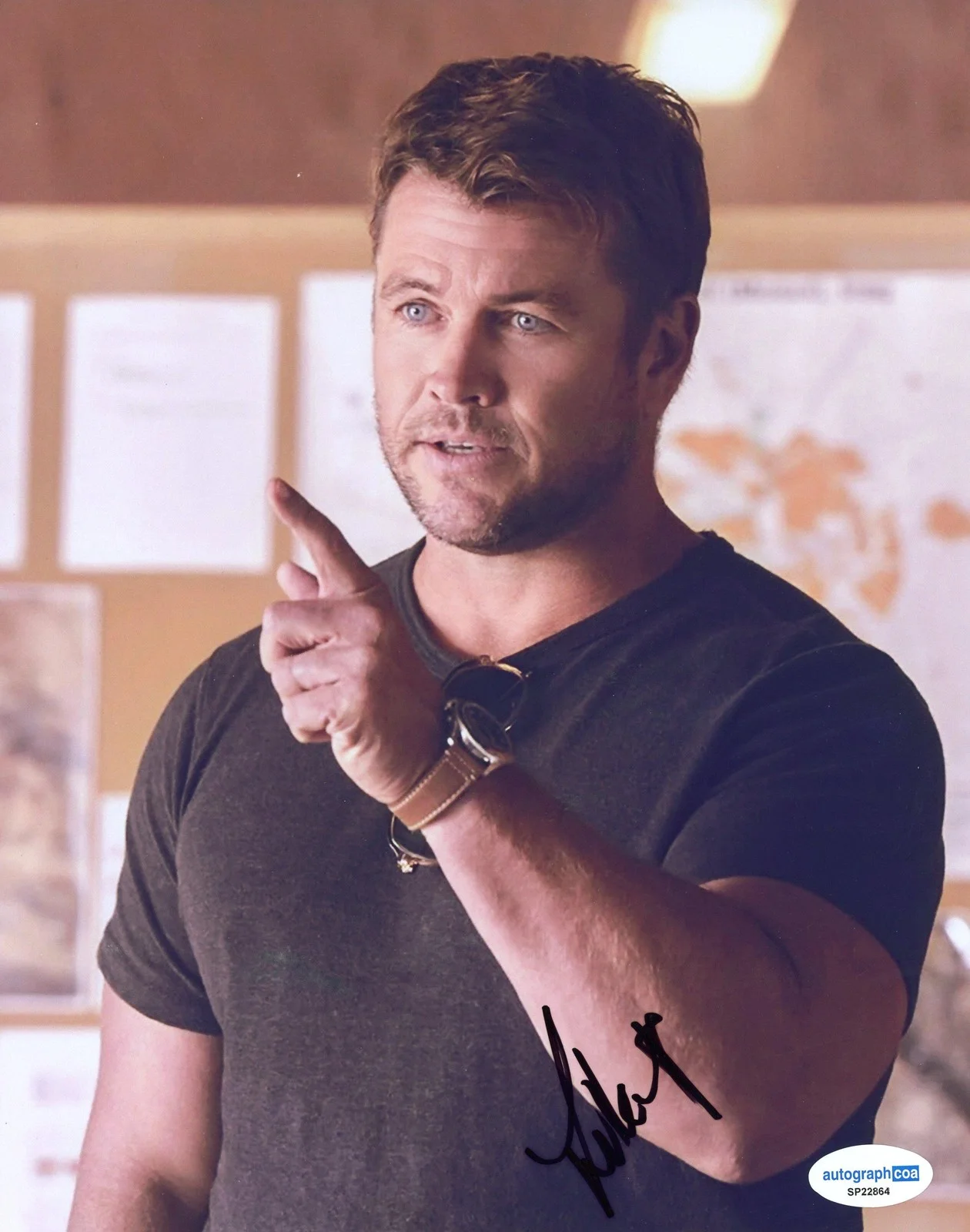 Luke Hemsworth — Luke Hemsworth "The Terminal List: Dark Wolf" AUTOGRAPH Signed 8x10 Photo ACOA