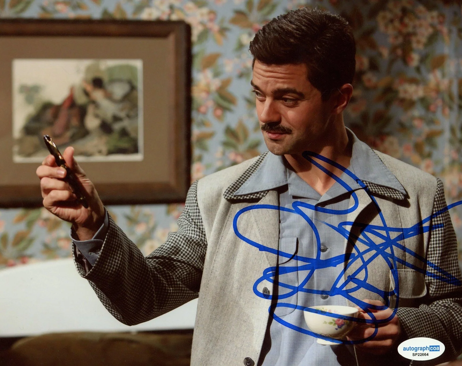 Dominic Cooper — Dominic Cooper "Agent Carter" AUTOGRAPH Signed 'Howard Stark' 8x10 Photo B ACOA