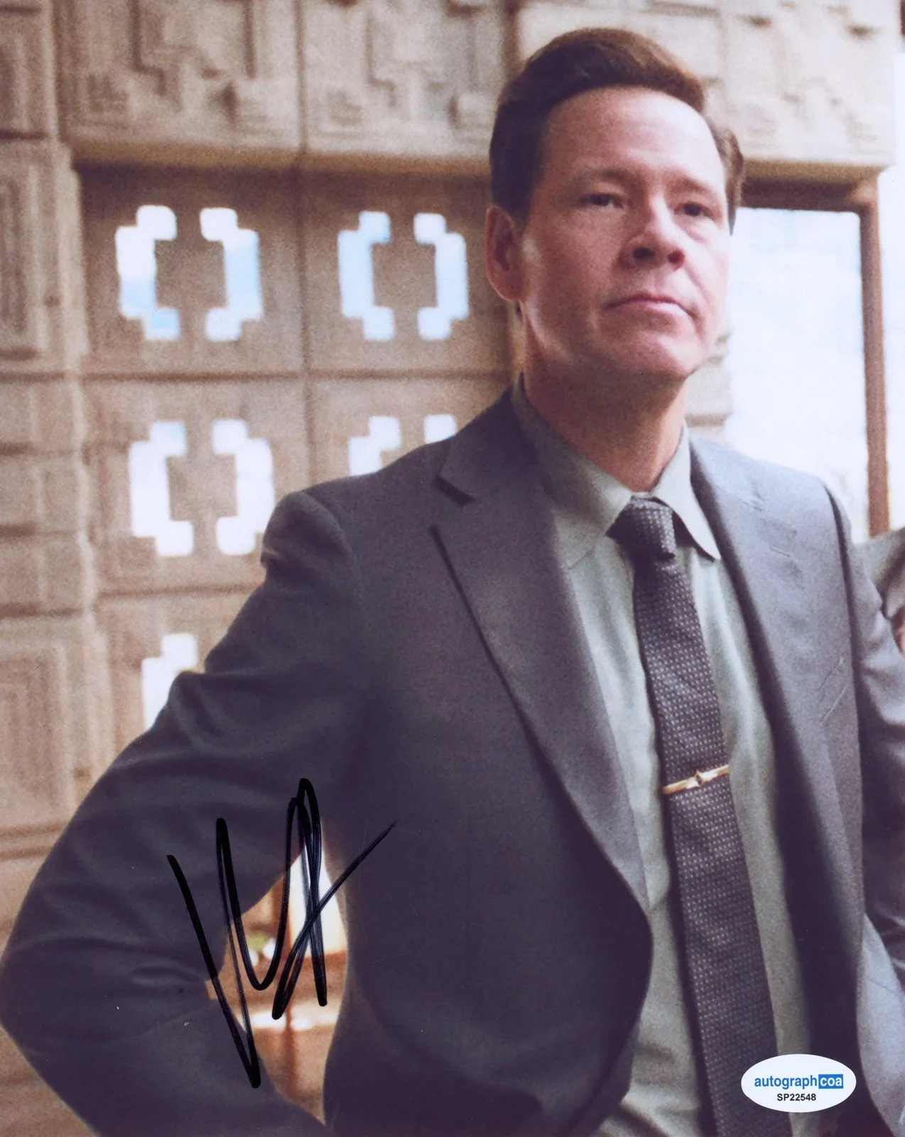 Ike Barinholtz — Ike Barinholtz "The Studio" AUTOGRAPH Signed 'Sal Saperstein' 8x10 Photo ACOA
