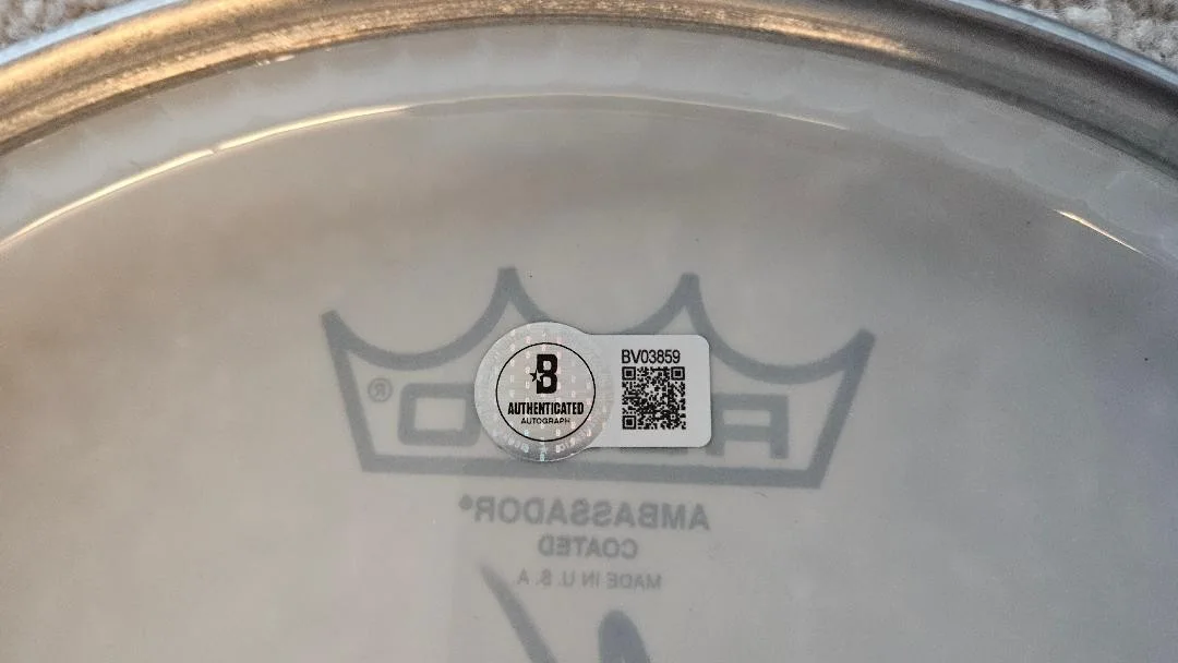 Marky Ramone — MARKY RAMONE SIGNED DRUMHEAD "RNR HOF" INSC. REMO THE RAMONES AUTO BECKETT PROOF, изображение 3