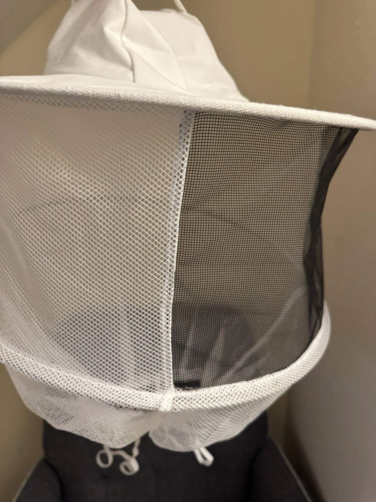 BUGONIA BEEKEEPER FULL HAT & VEIL - EXCLUSIVE MOVIE PROMO - Films, costume, изображение 4