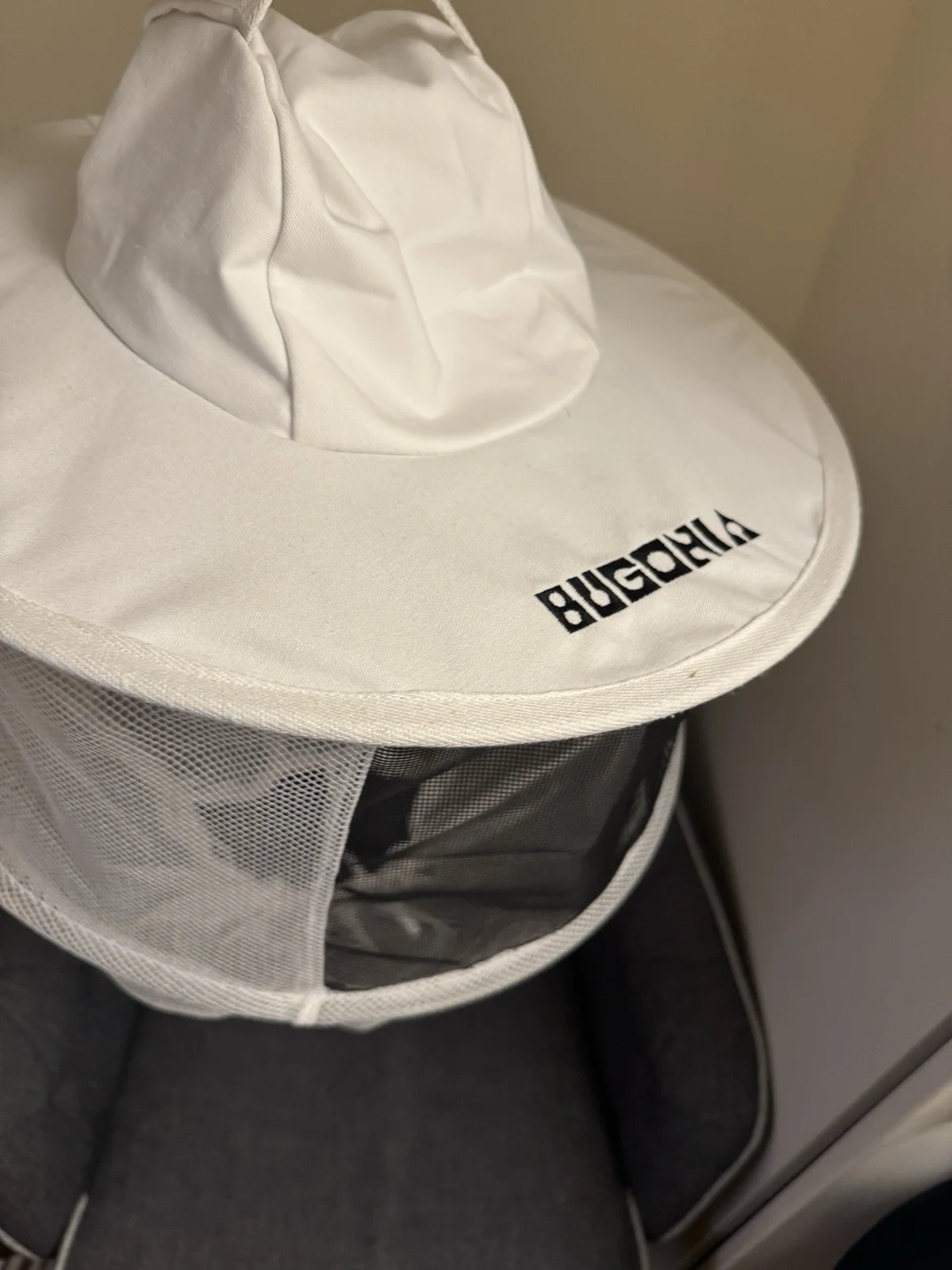 BUGONIA BEEKEEPER FULL HAT & VEIL - EXCLUSIVE MOVIE PROMO - Films, costume, изображение 5