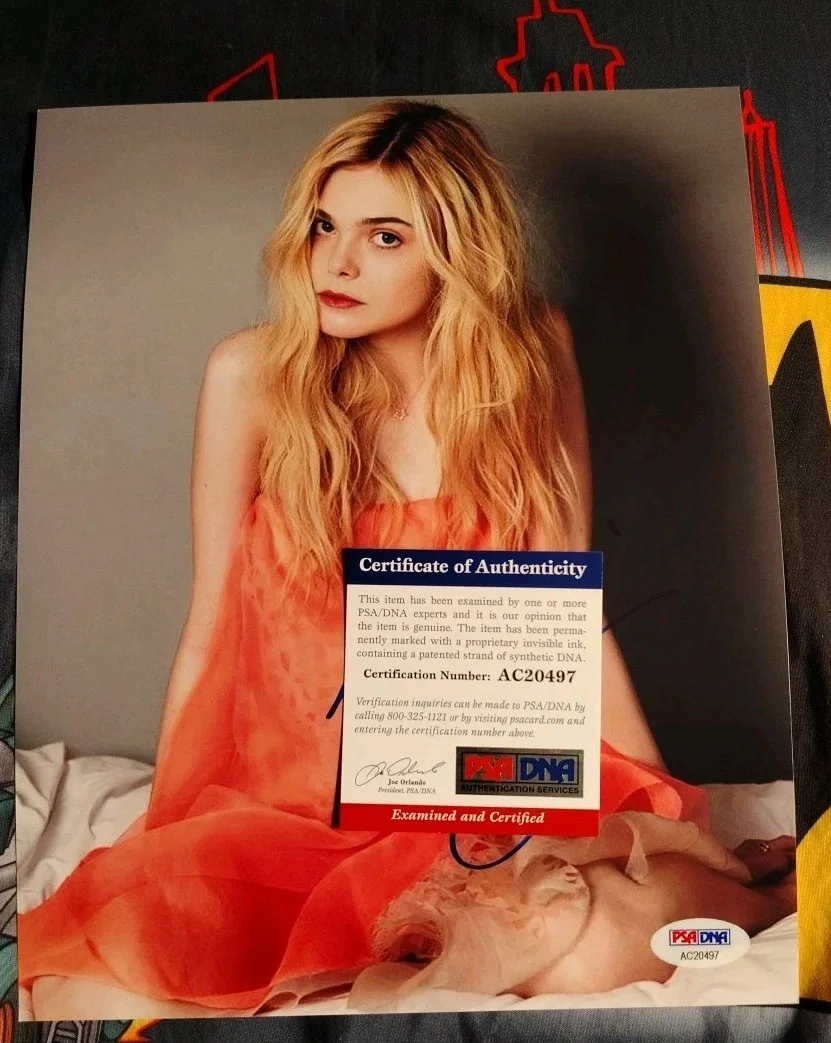 Elle Fanning — Elle Fanning Psa Dna Coa Hand Signed 8x10 Photo Autograph, image 2