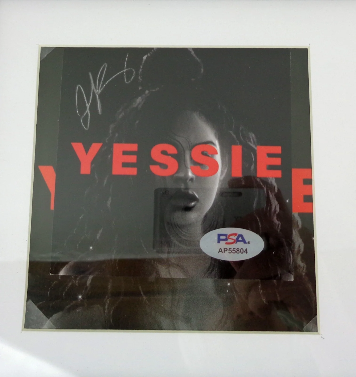 Jessie Reyez — Jessie Reyez Signed Autograph Yessie CD Framed PSA/DNA COA A, изображение 2