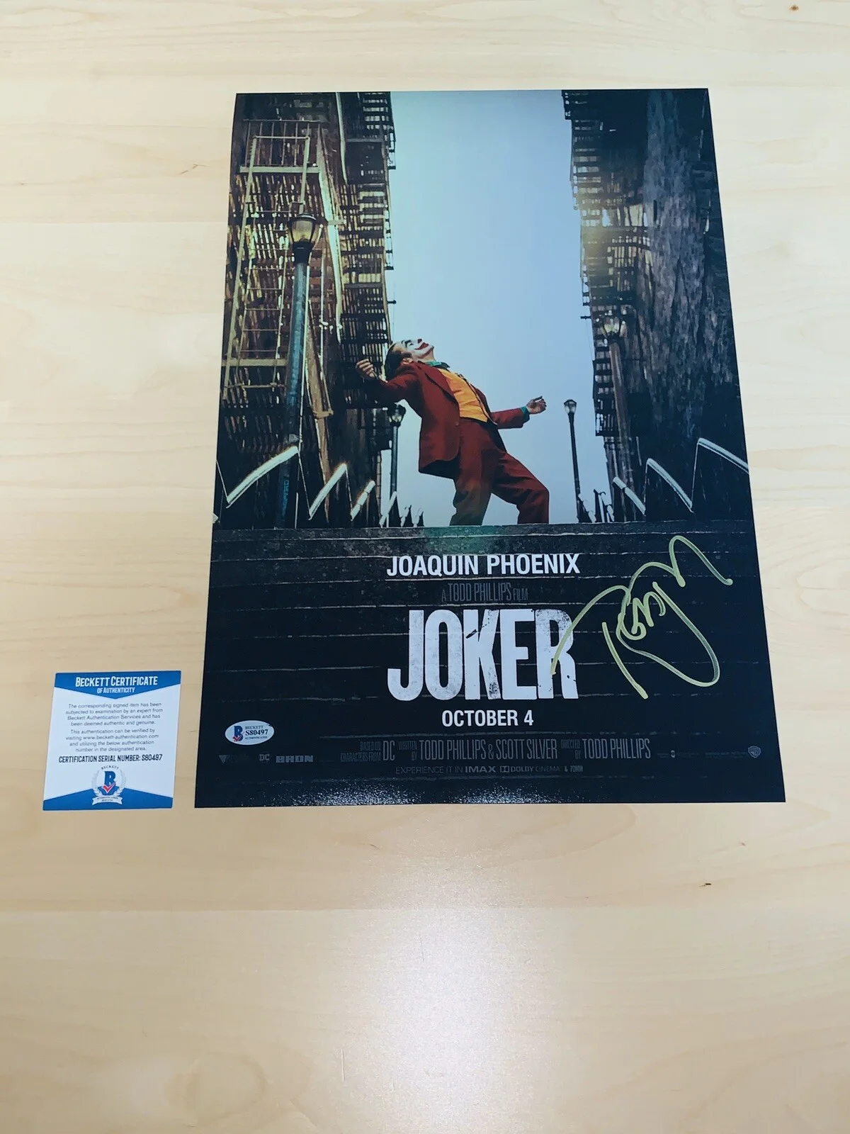 Todd Phillips — DIRECTOR TODD PHILLIPS SIGNED JOKER SET OF 3 12x18 PHOTOS BECKETT CERTIFIED, изображение 2