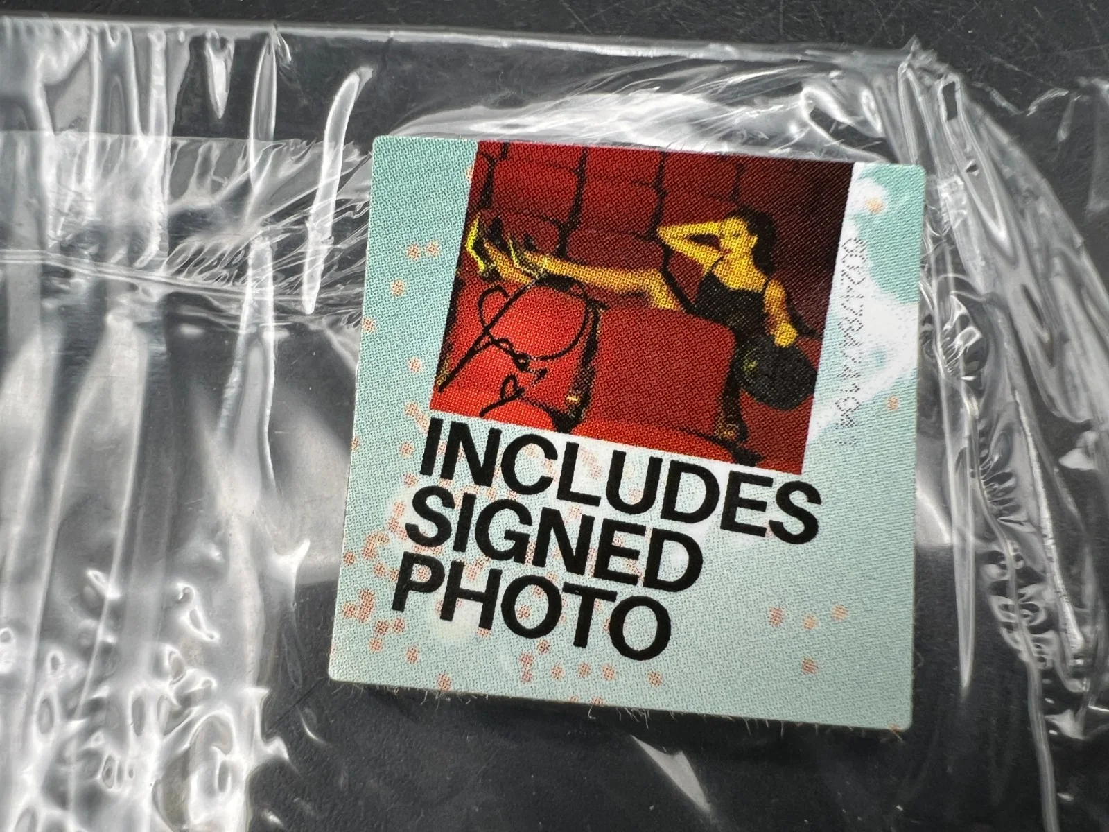 RARE LONG TEARDROP Taylor Swift Signed The Life of a Showgirl CD Album Photo #4, изображение 5
