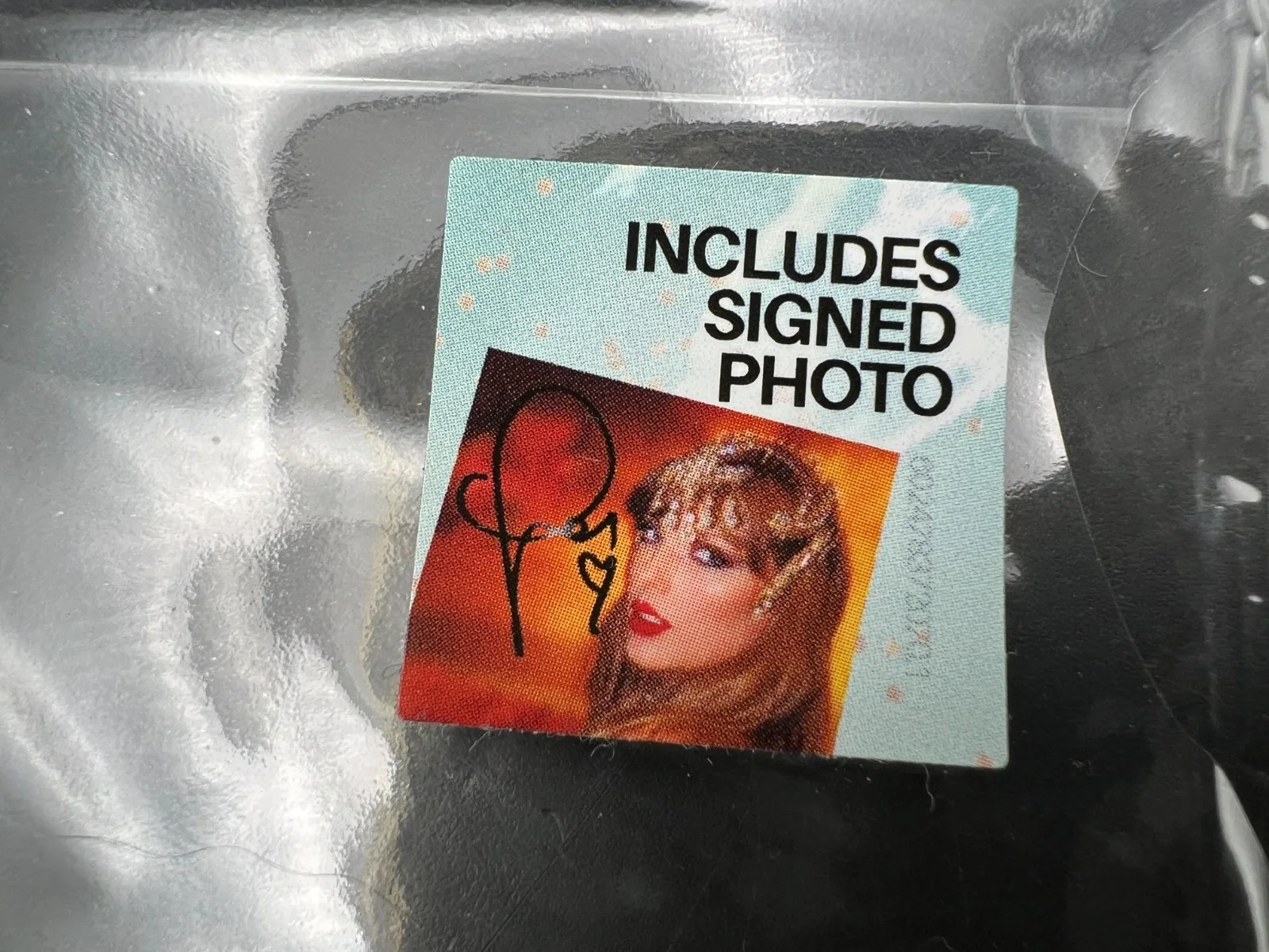 RARE WONKY LONG Taylor Swift Signed The Life of a Showgirl CD Album Photo #1, изображение 5
