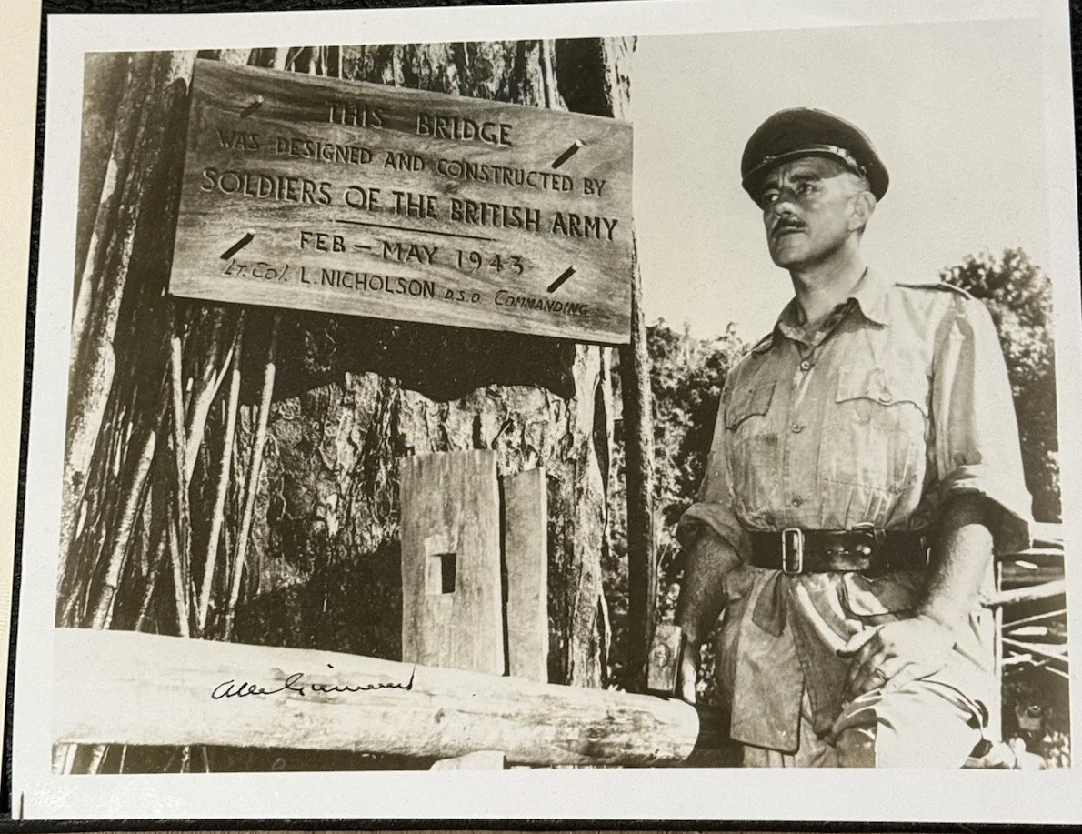 Sir Alec Guinness — Alec Guinness Hand Signed Bridge Over The River Kwai Black And White 10x8 w/COA, изображение 2